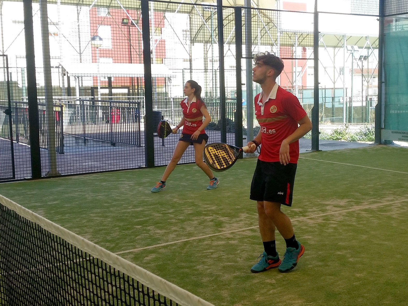 Estupefacción del mundo del pádel por no poder jugar dos contra dos