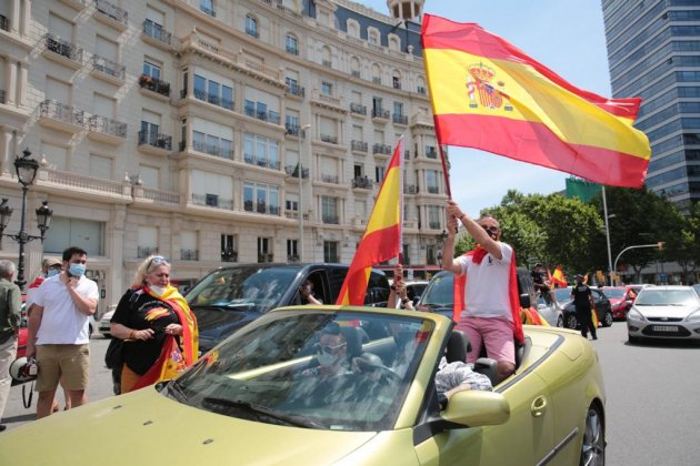 EL NACIONAL manifestacio vox coches diagonal francesc macia - sergi alcazar