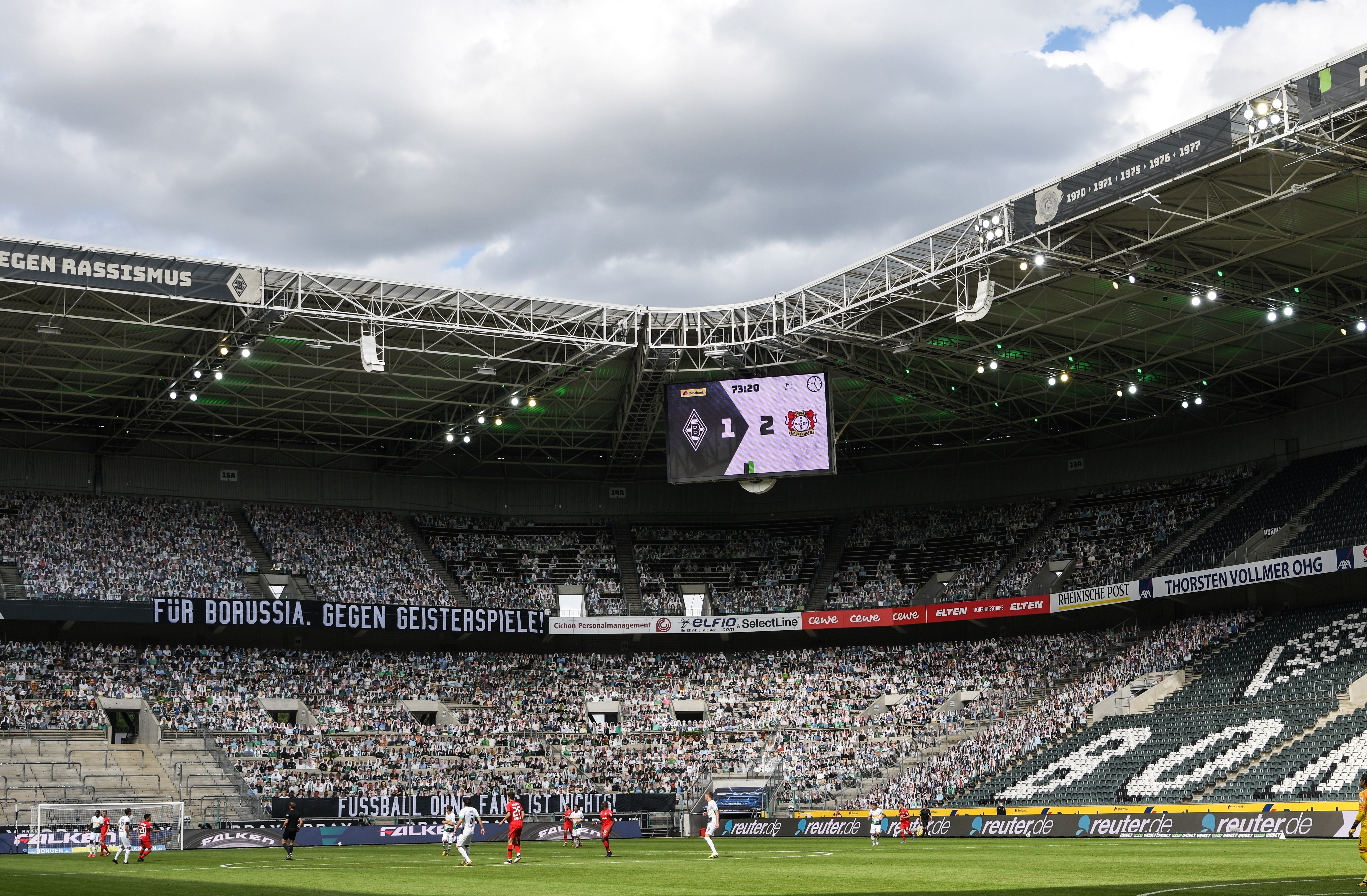 Sorprenent imatge a la Bundesliga: a porta tancada però amb 13.000 aficionats