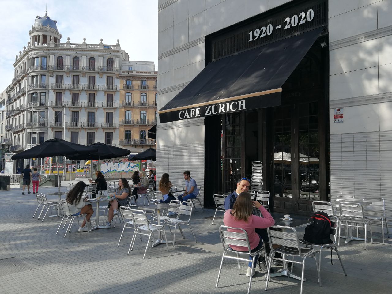 Obertura a mig gas de les terrasses de Barcelona