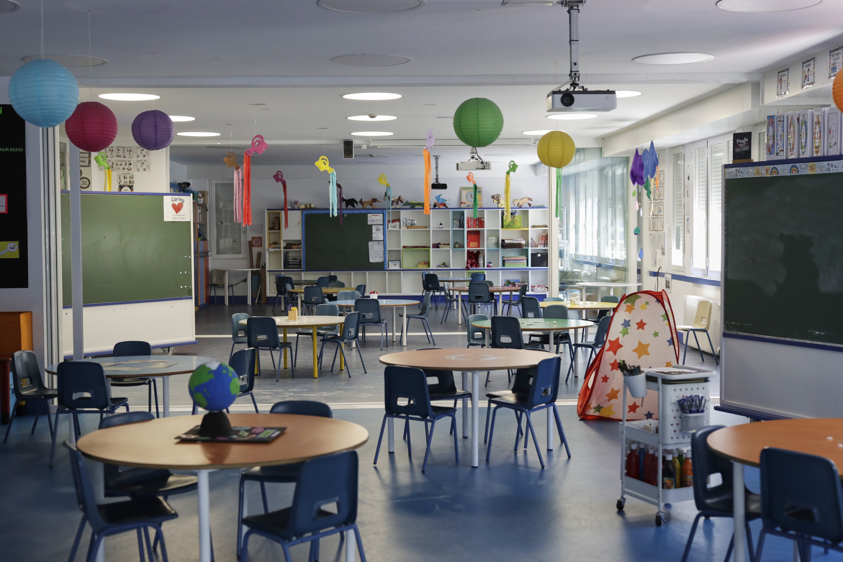 La "nueva vuelta a la escuela" precisa 7 millones de euros y 175.000 profesores más