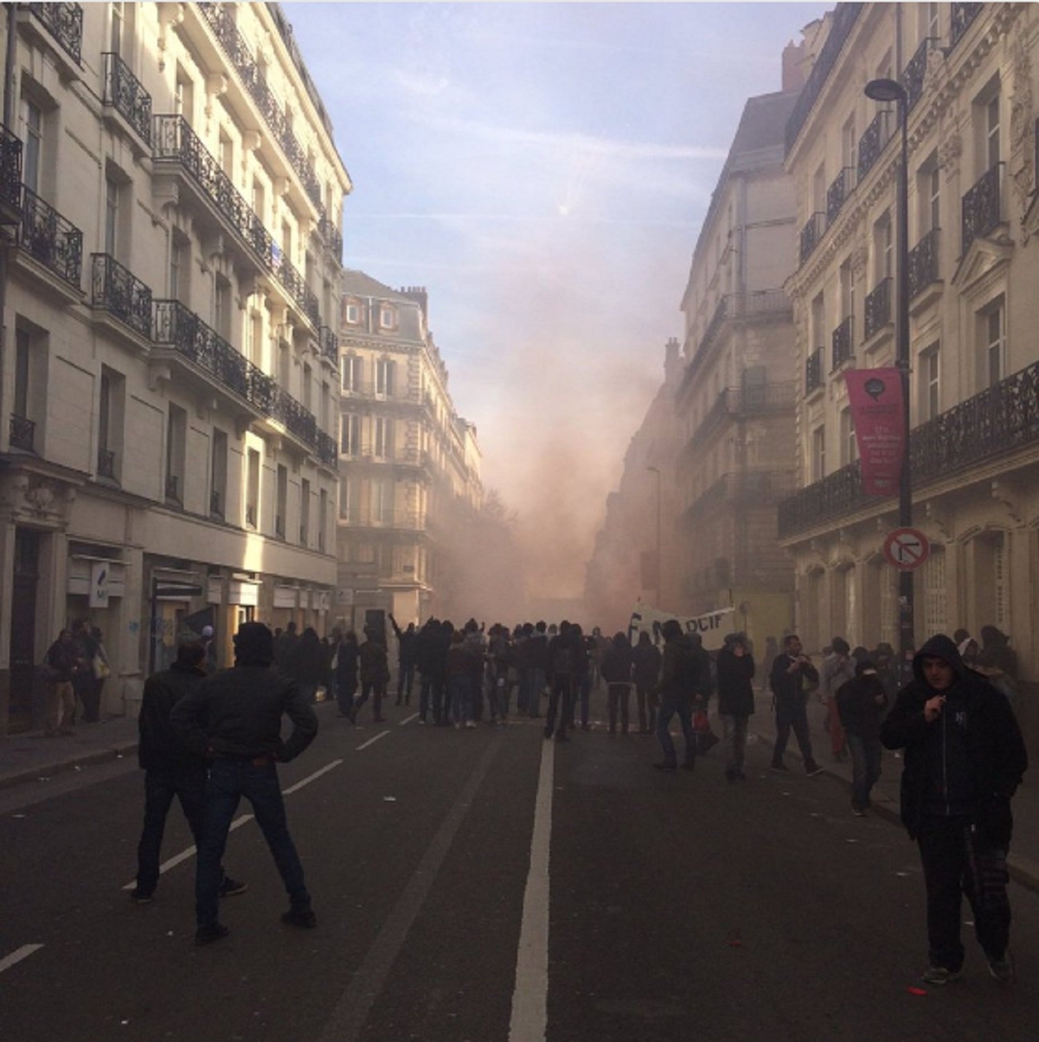 11 policías han sido heridos durante una protesta en Nantes contra Le Pen