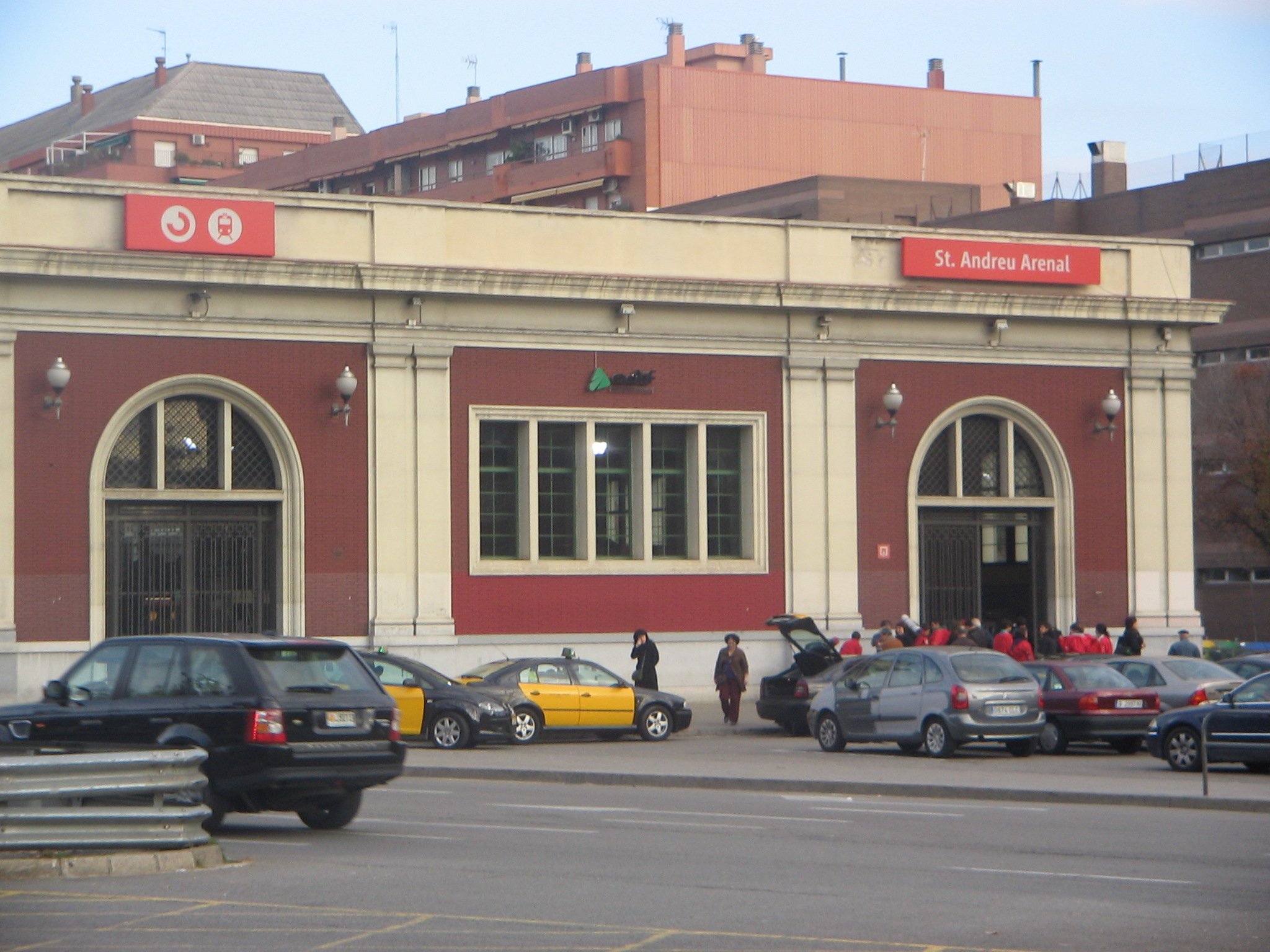 Muere un hombre atropellado cuando salía de un tren de la R4 en Sant Andreu Arenal