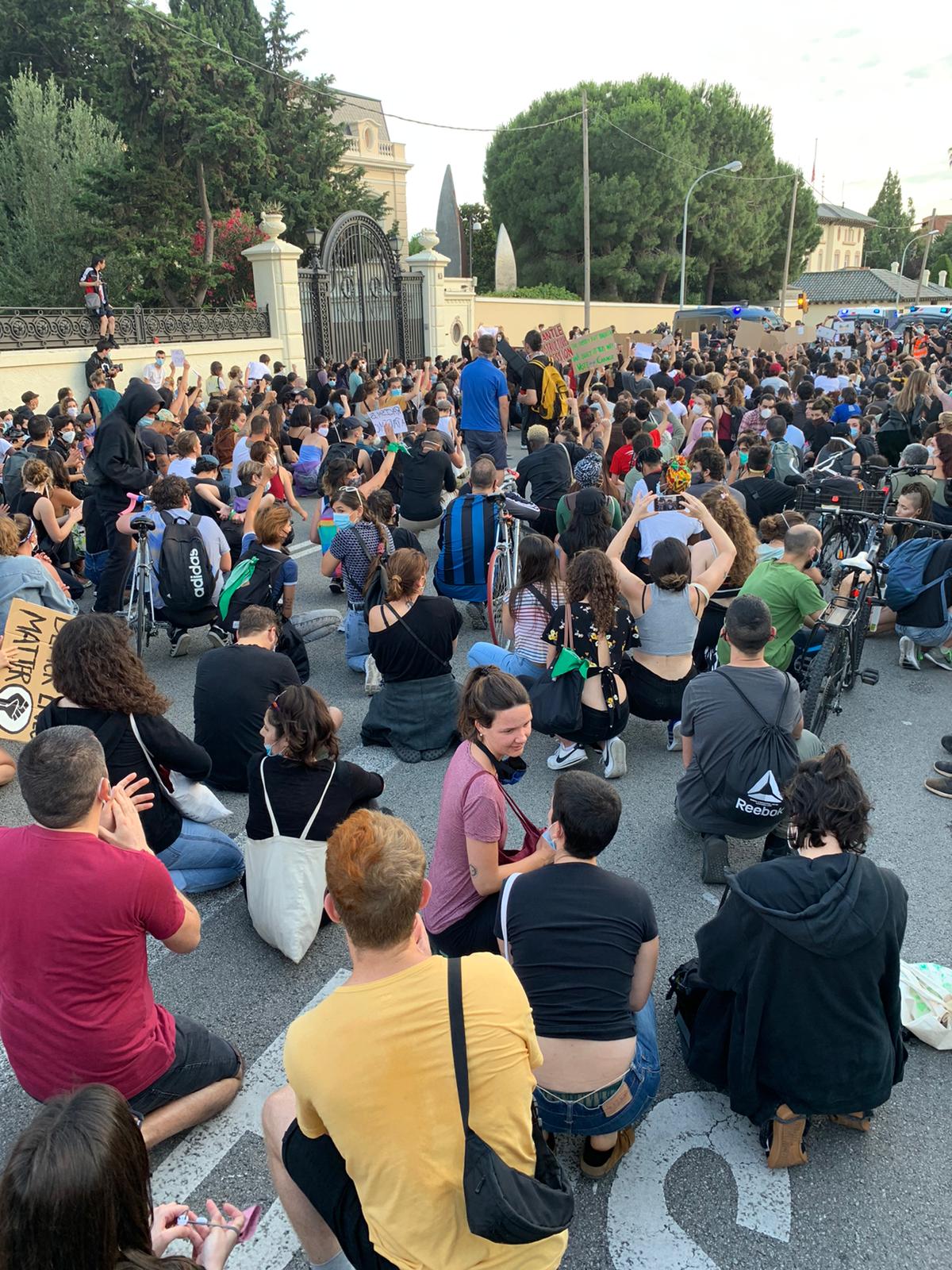 Barcelona se suma a las protestas contra la violencia policial en los EE.UU.