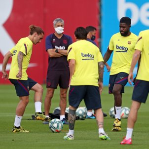 Setien mascareta Barca entrenament FC Barcelona Setien mascareta Barca entrenament FC Barcelona