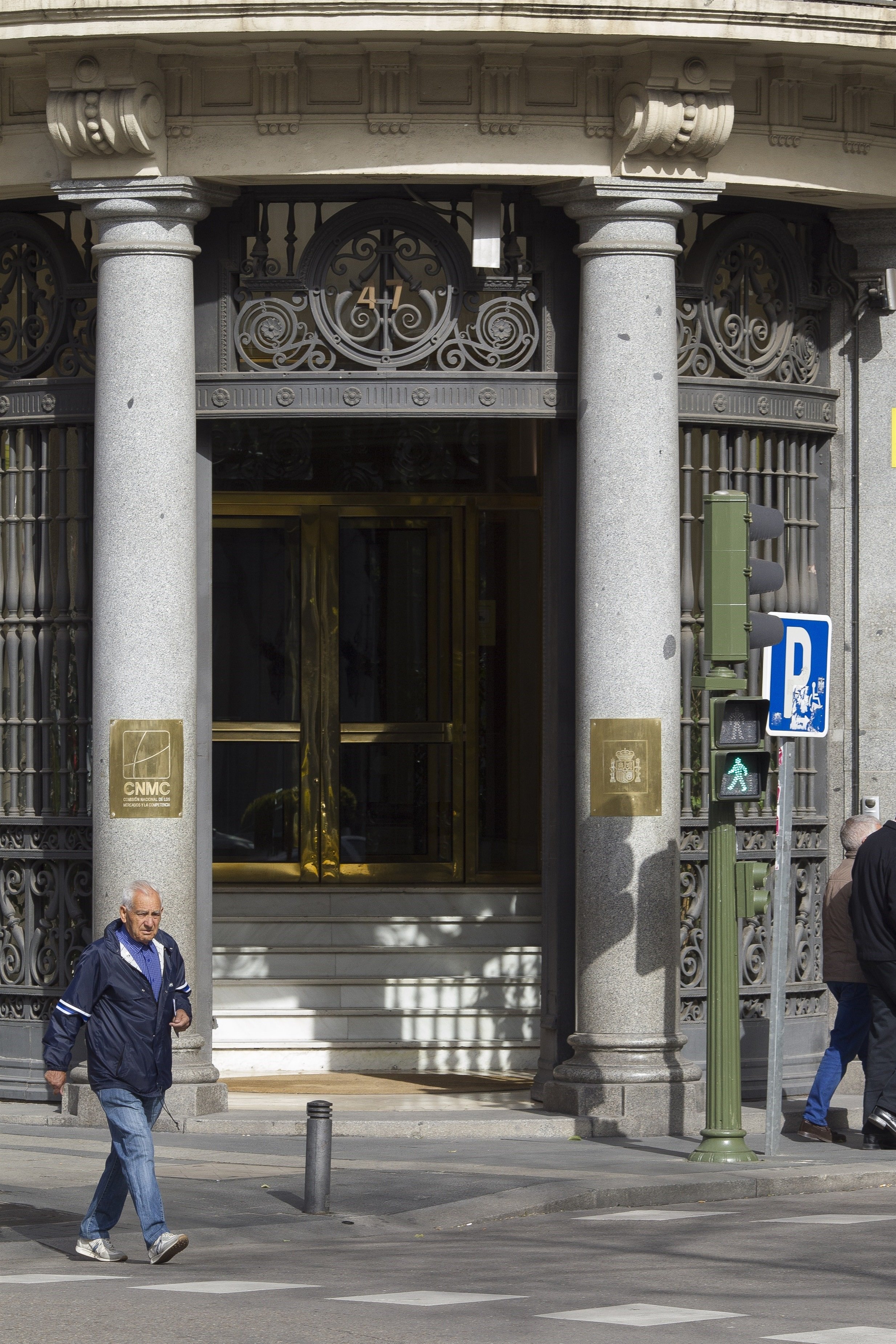 Sánchez da entrada a ERC y Podemos en la CNMC y deja el PP fuera