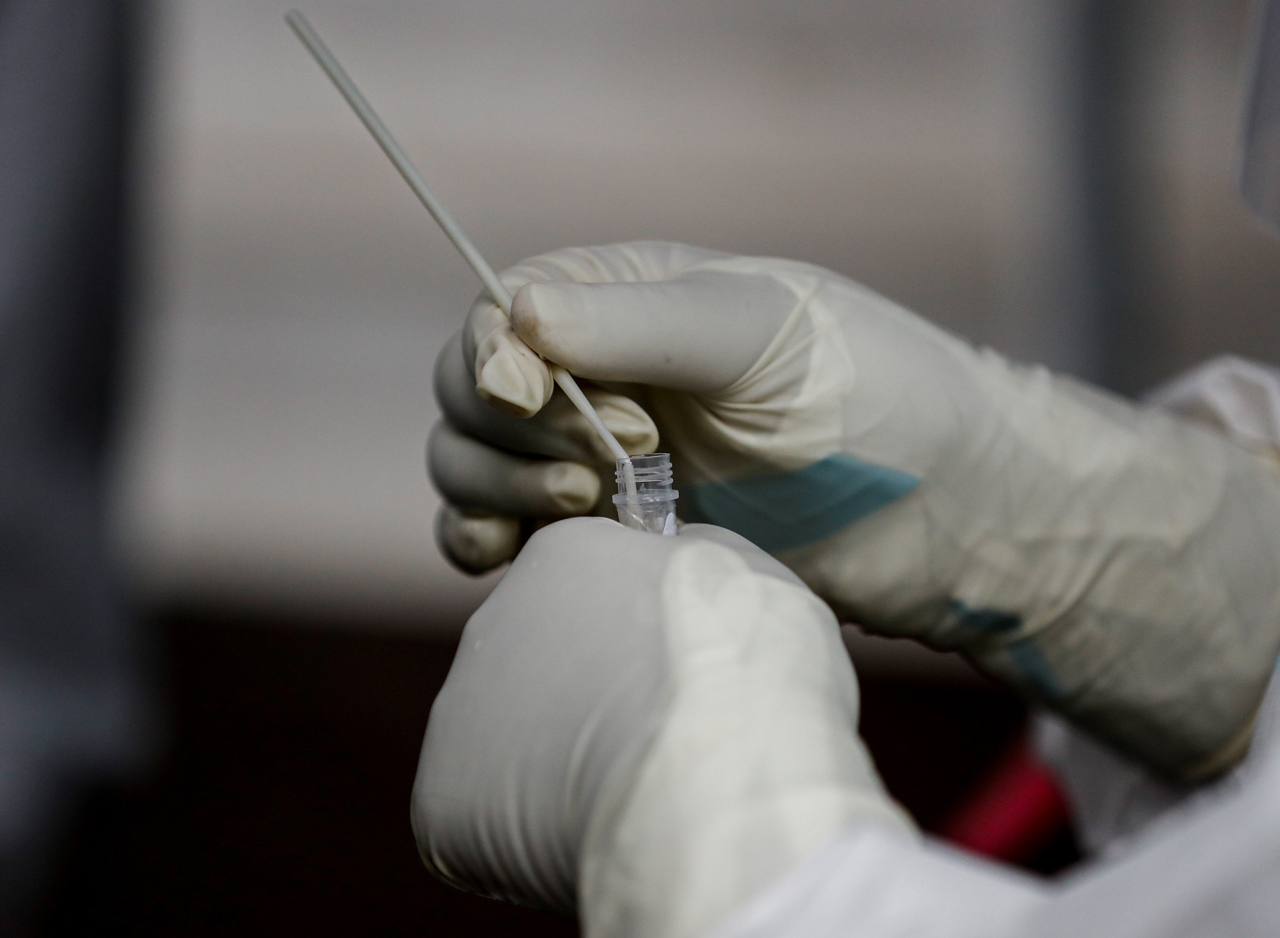 Brots localitzats més que nova onada: així ho veu l'epidemiòleg Antoni Plasència