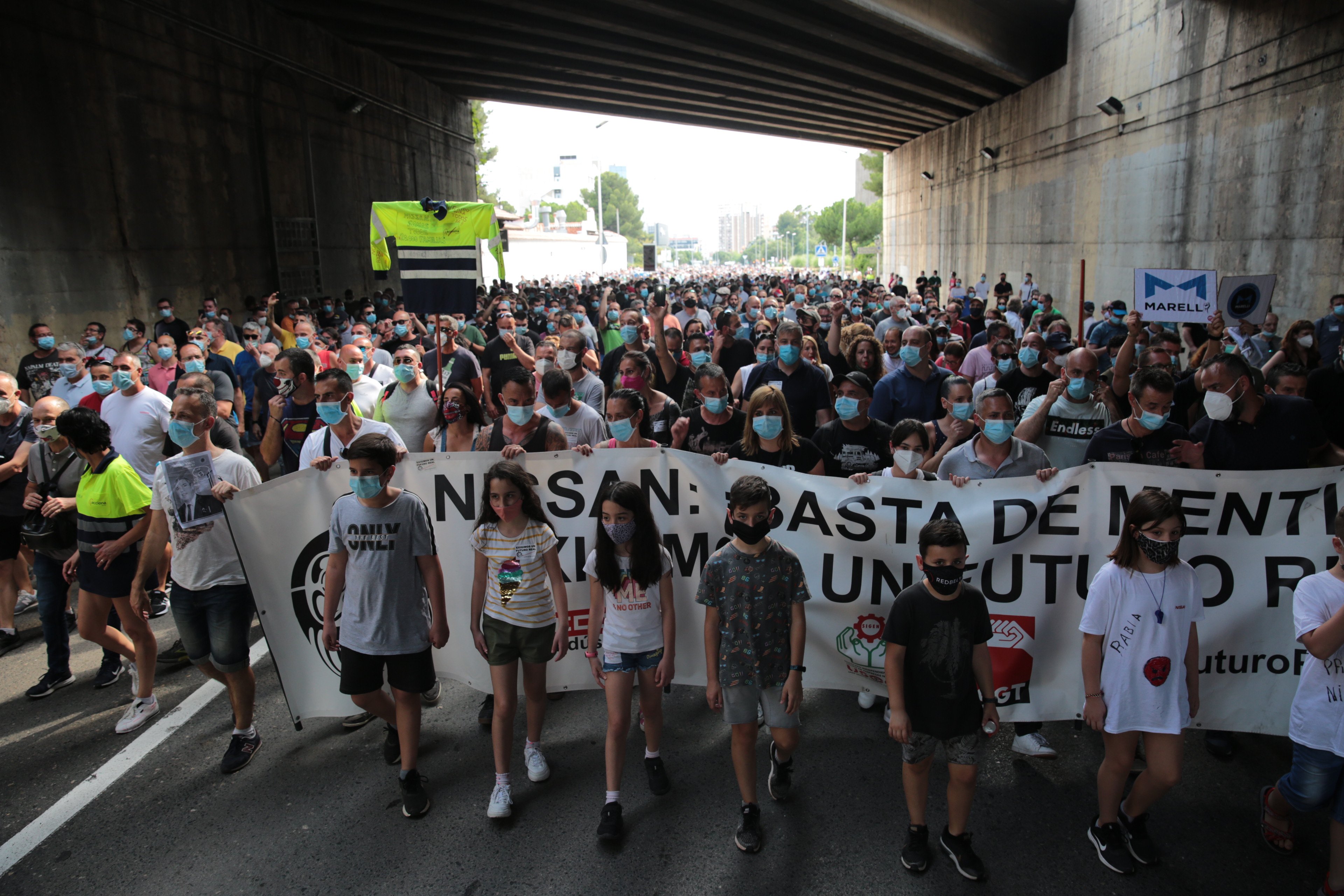 Multitudinaria protesta de los trabajadores de Nissan en contra del cierre