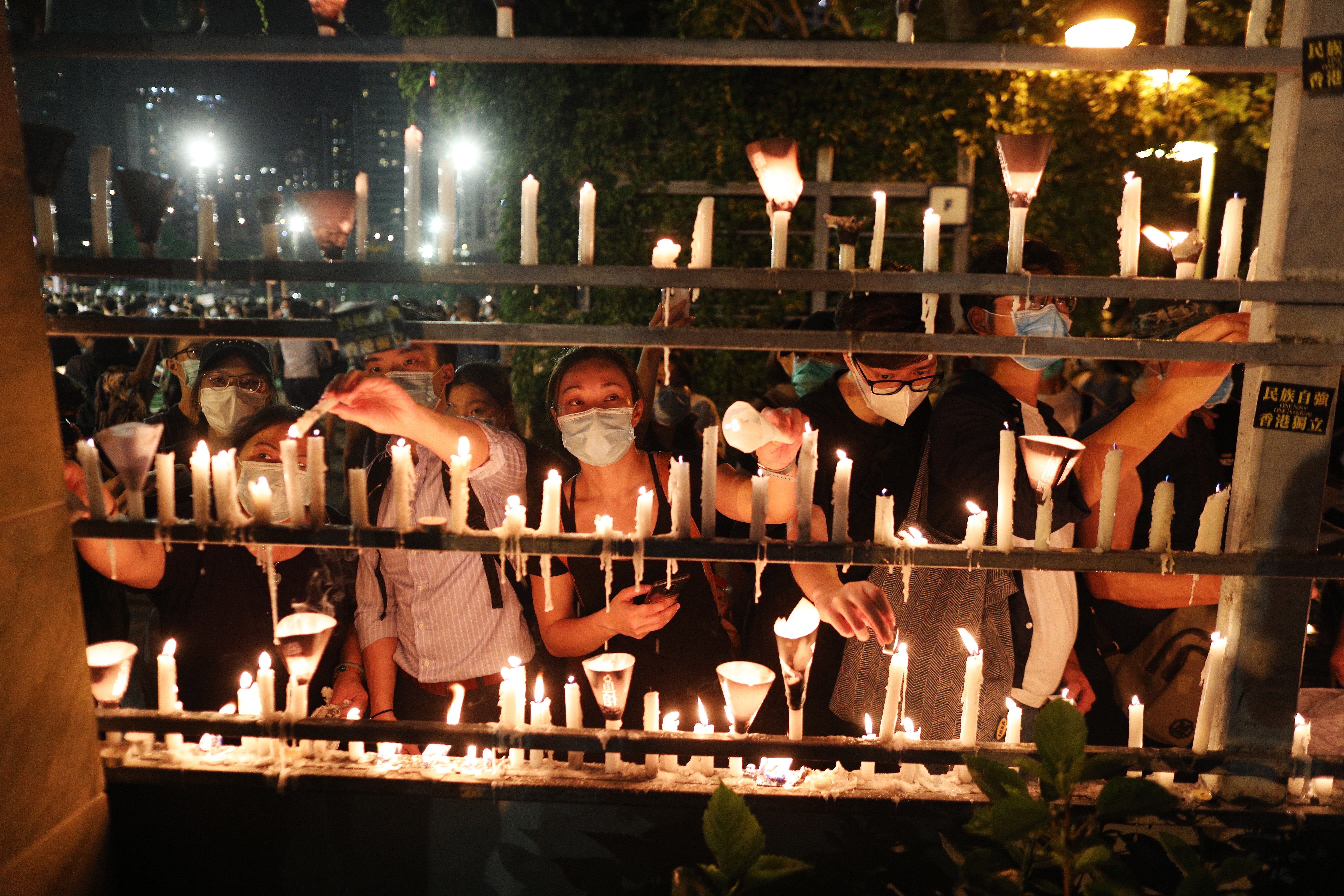 Hong Kong desafía a Pekín al recordar la masacre de Tiananmen