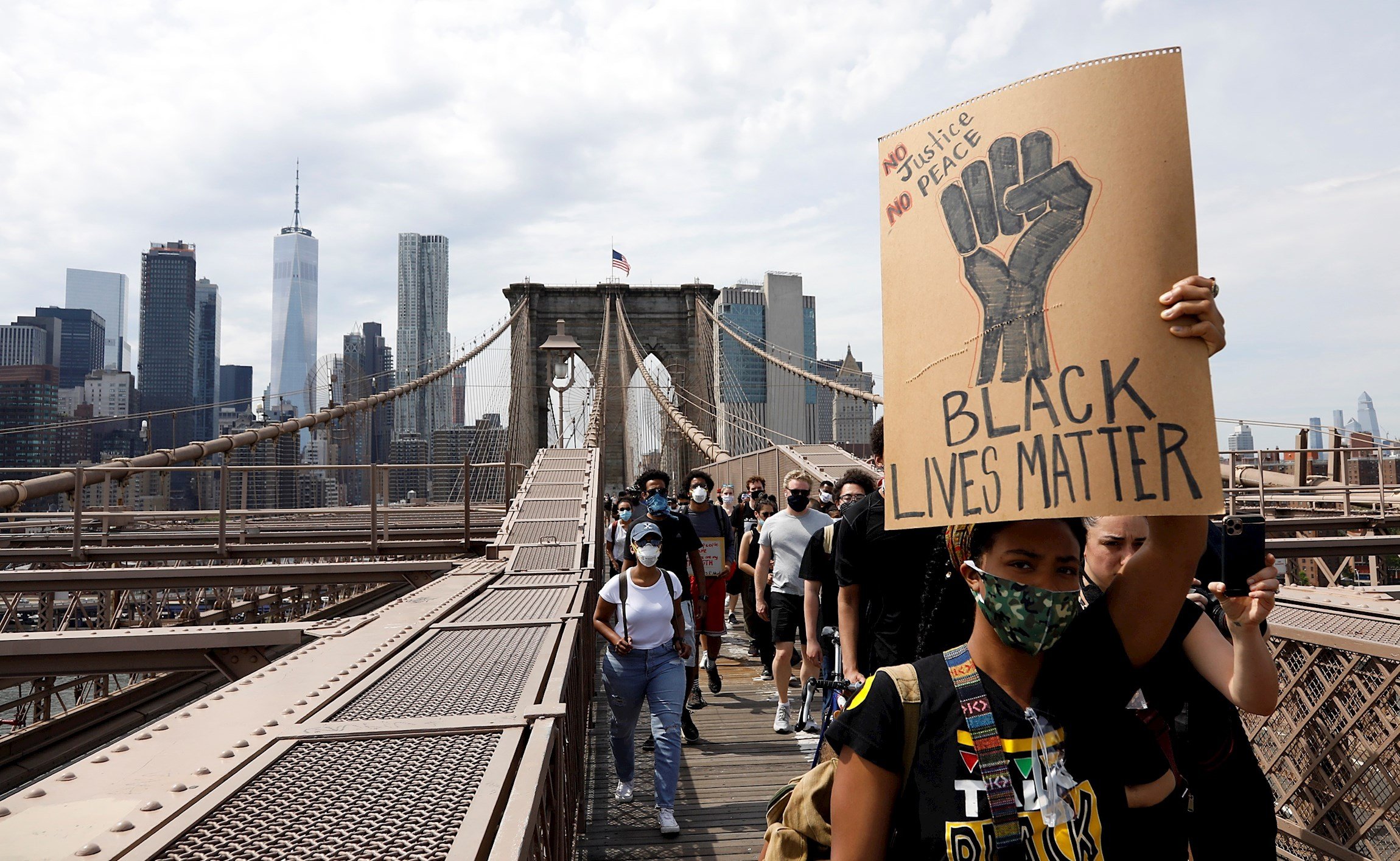 Nueva York se vuelve a saltar el toque de queda pero con menos manifestantes