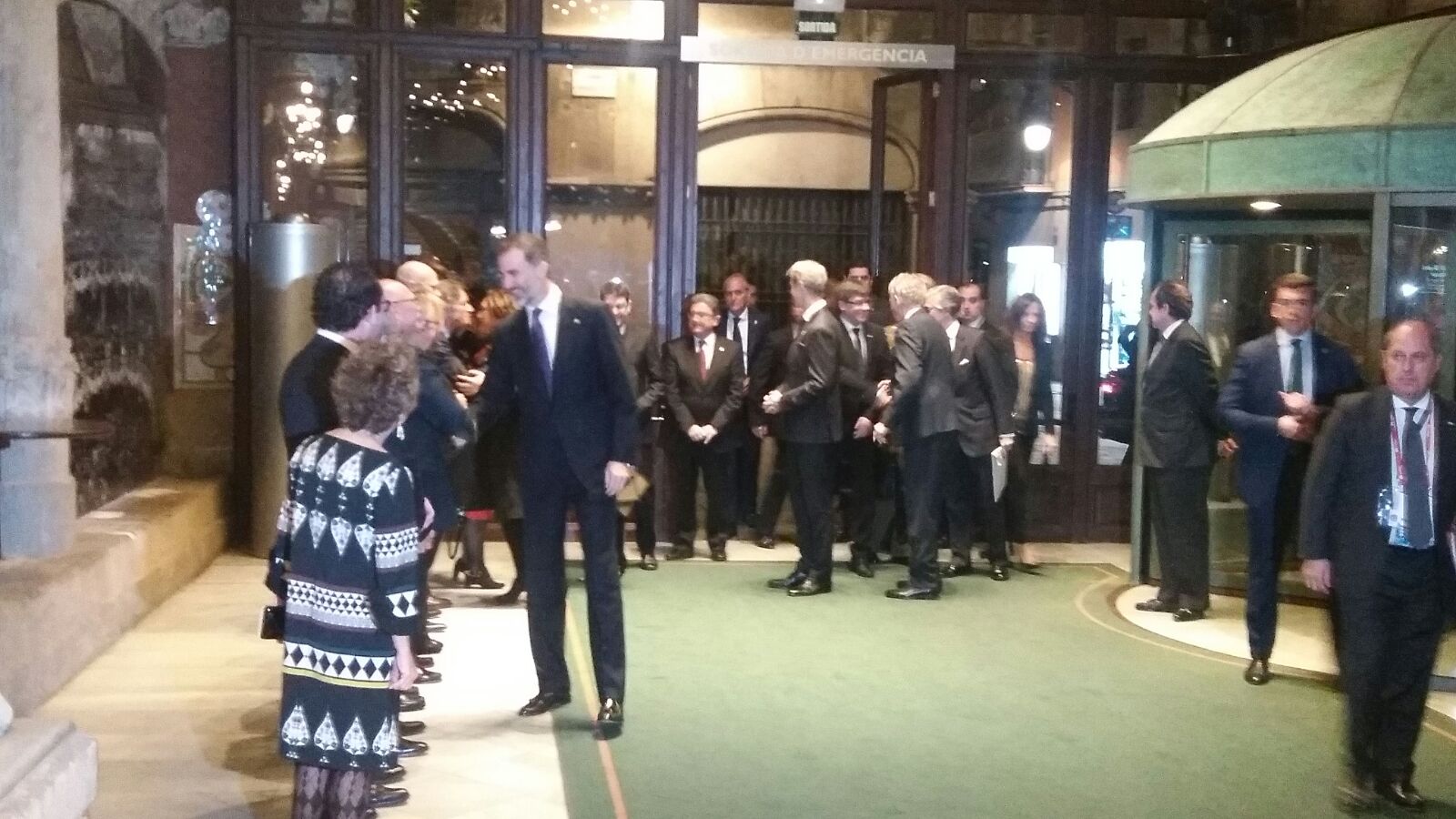 Puigdemont i Felip VI coincideixen al sopar inaugural del Mobile