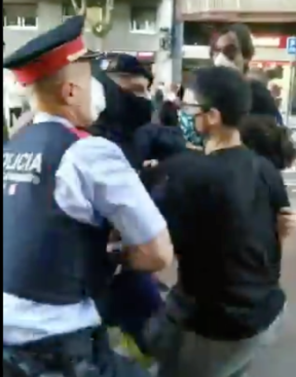 VÍDEOS | Incidents al tall de la Meridiana entre mossos i manifestants