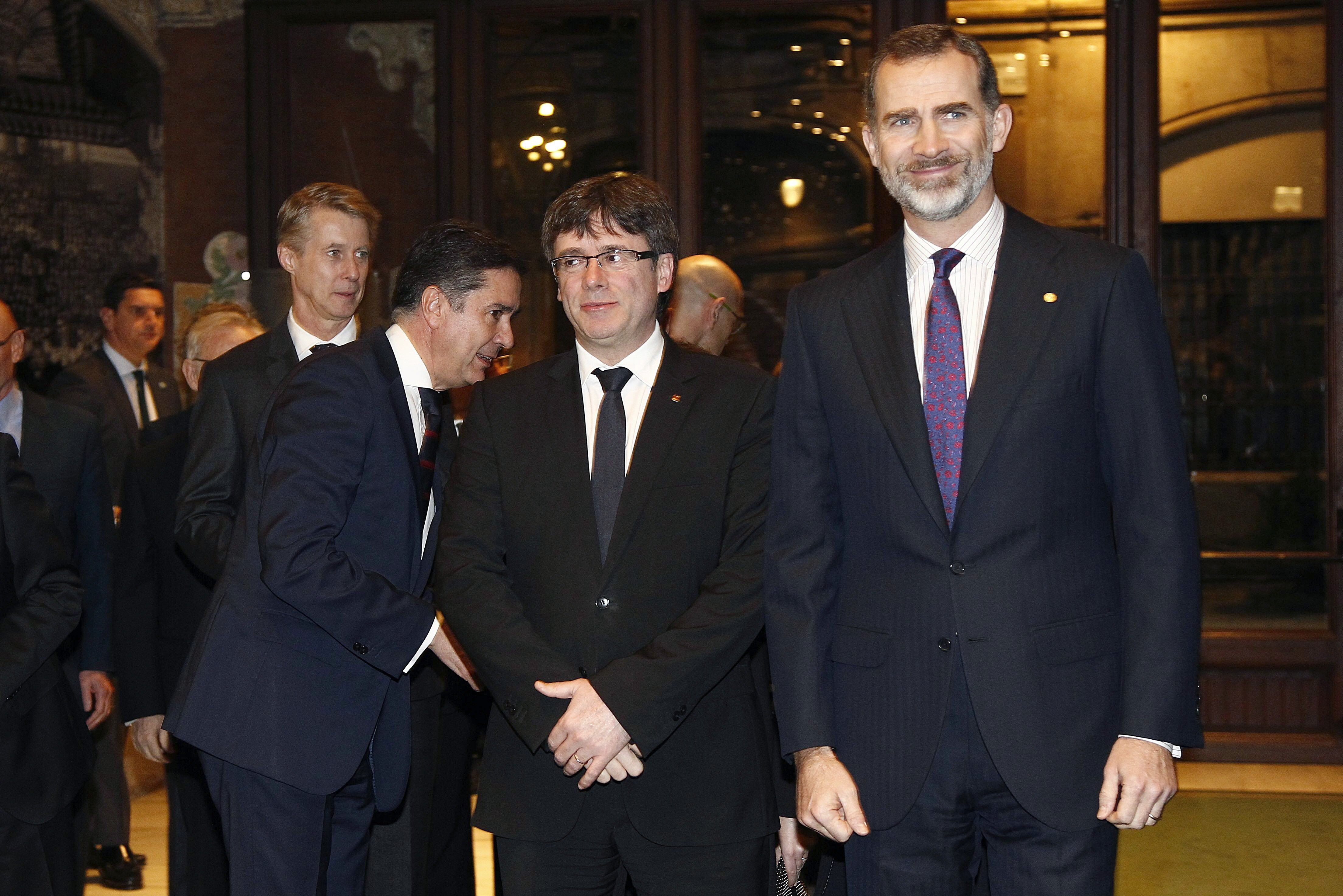 Puigdemont destaca ante el Rey que el MWC posiciona la nación catalana en el mundo