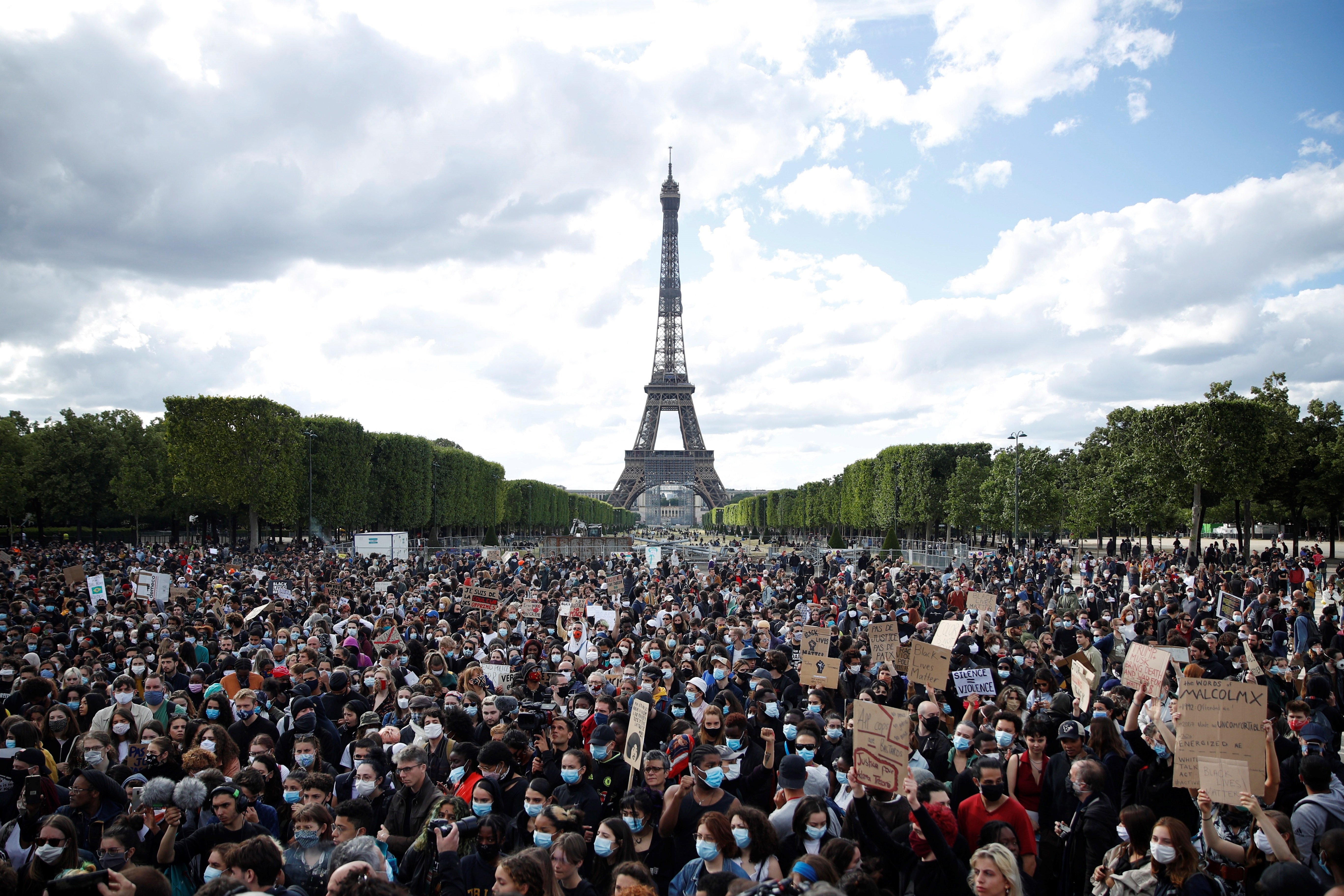 Protesta contra el racismo en París a pesar de la prohibición por la Covid-19