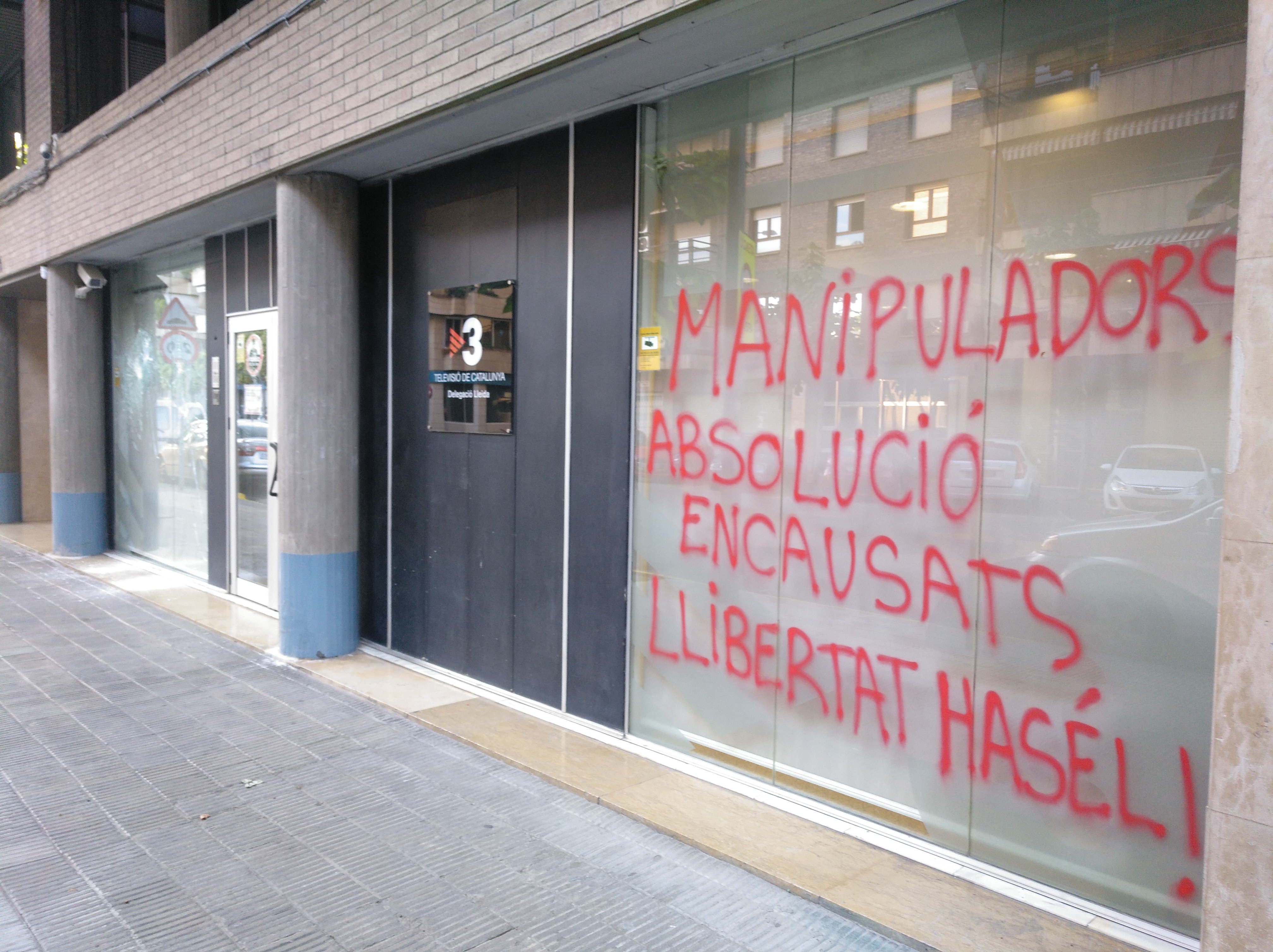 Ataquen la seu de la delegació de TV3 a Lleida