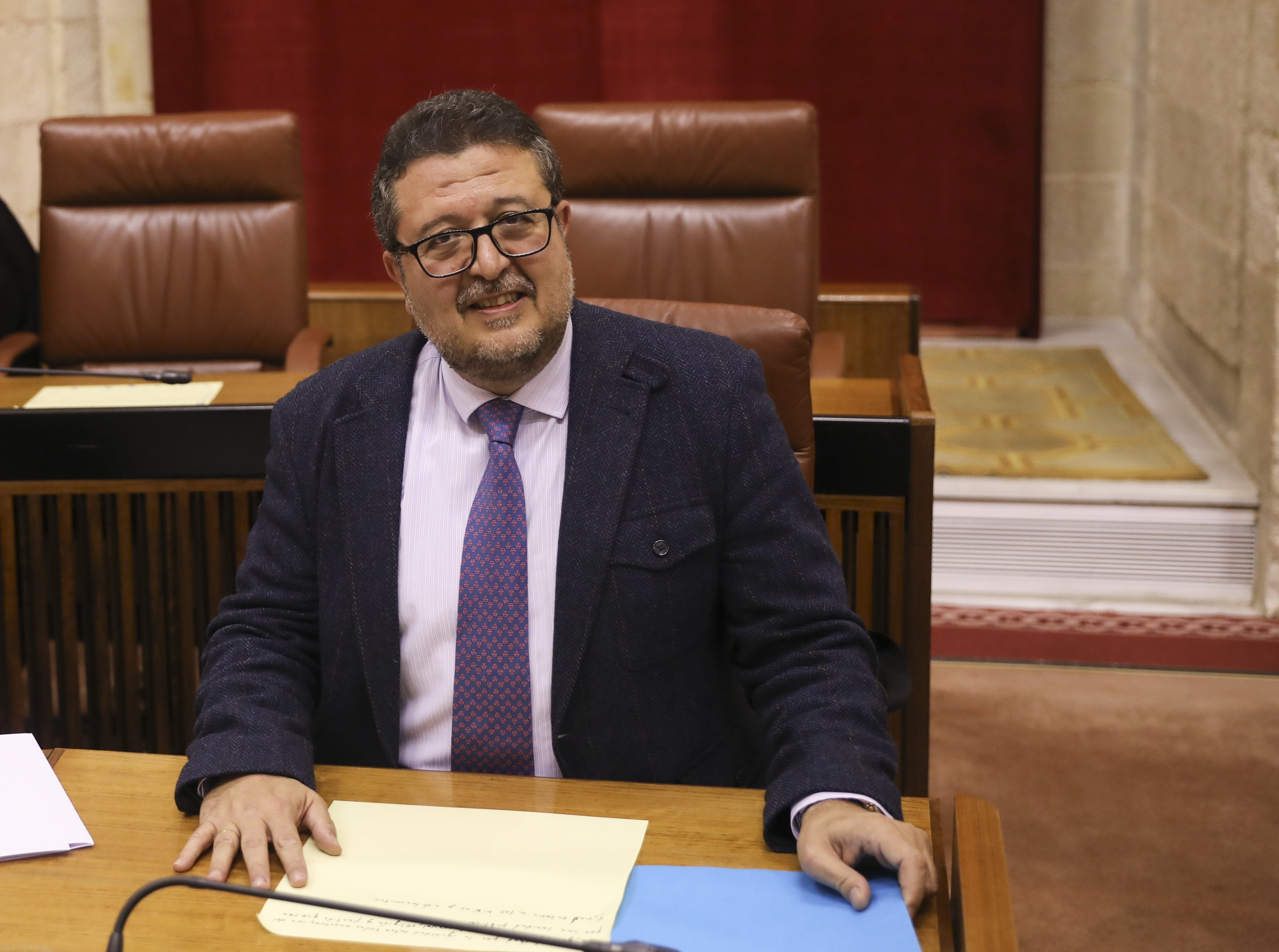 El líder de Vox en Andalucía deja el partido por presunto fraude pero mantiene el acta