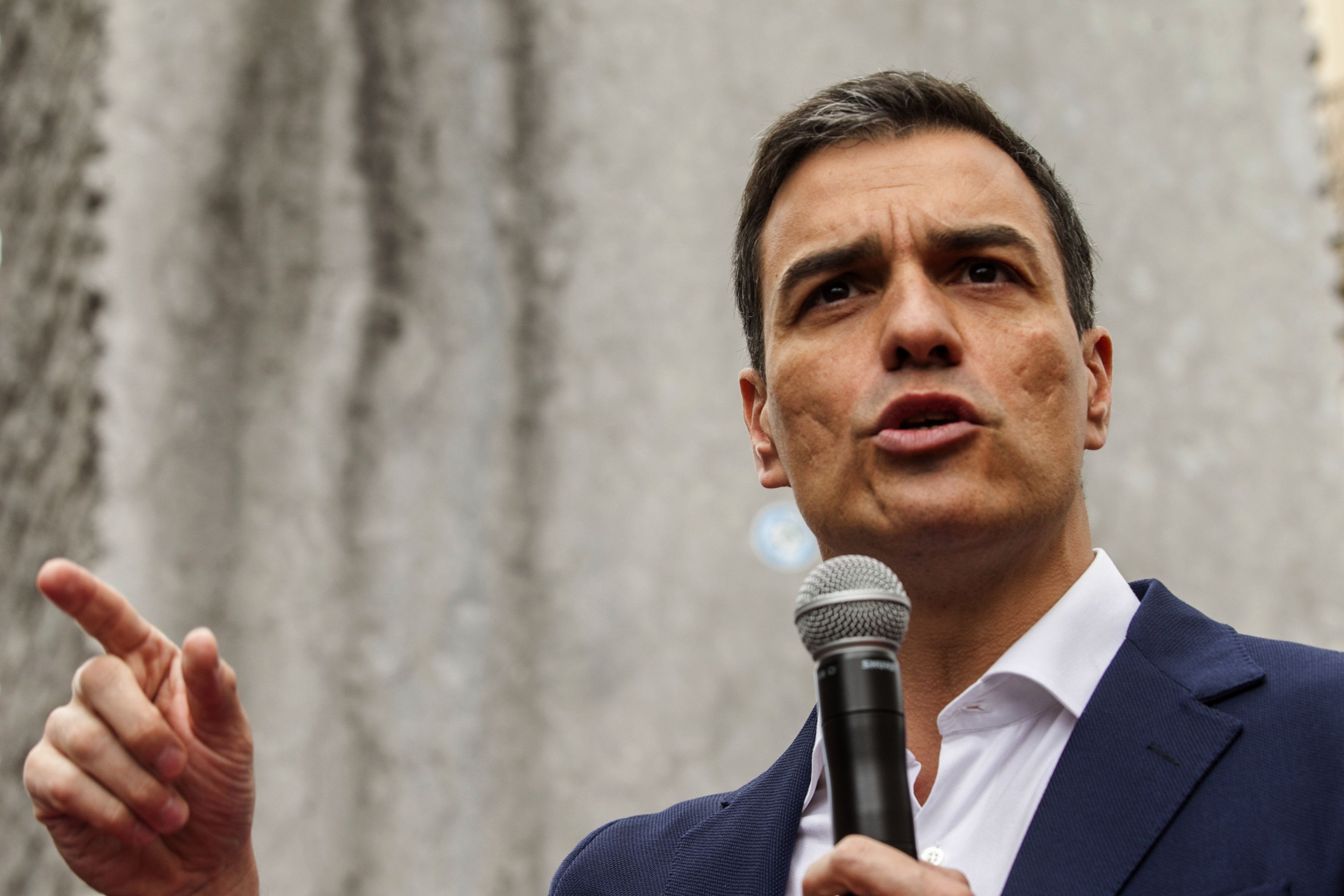 Sánchez s'encomana a Díaz per tancar les files dins del PSOE