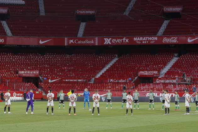 Sevilla Betis minuto silencio sin public EFE