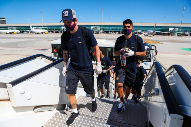 Messi Luis Suarez mascareta avio Barca FC Barcelona