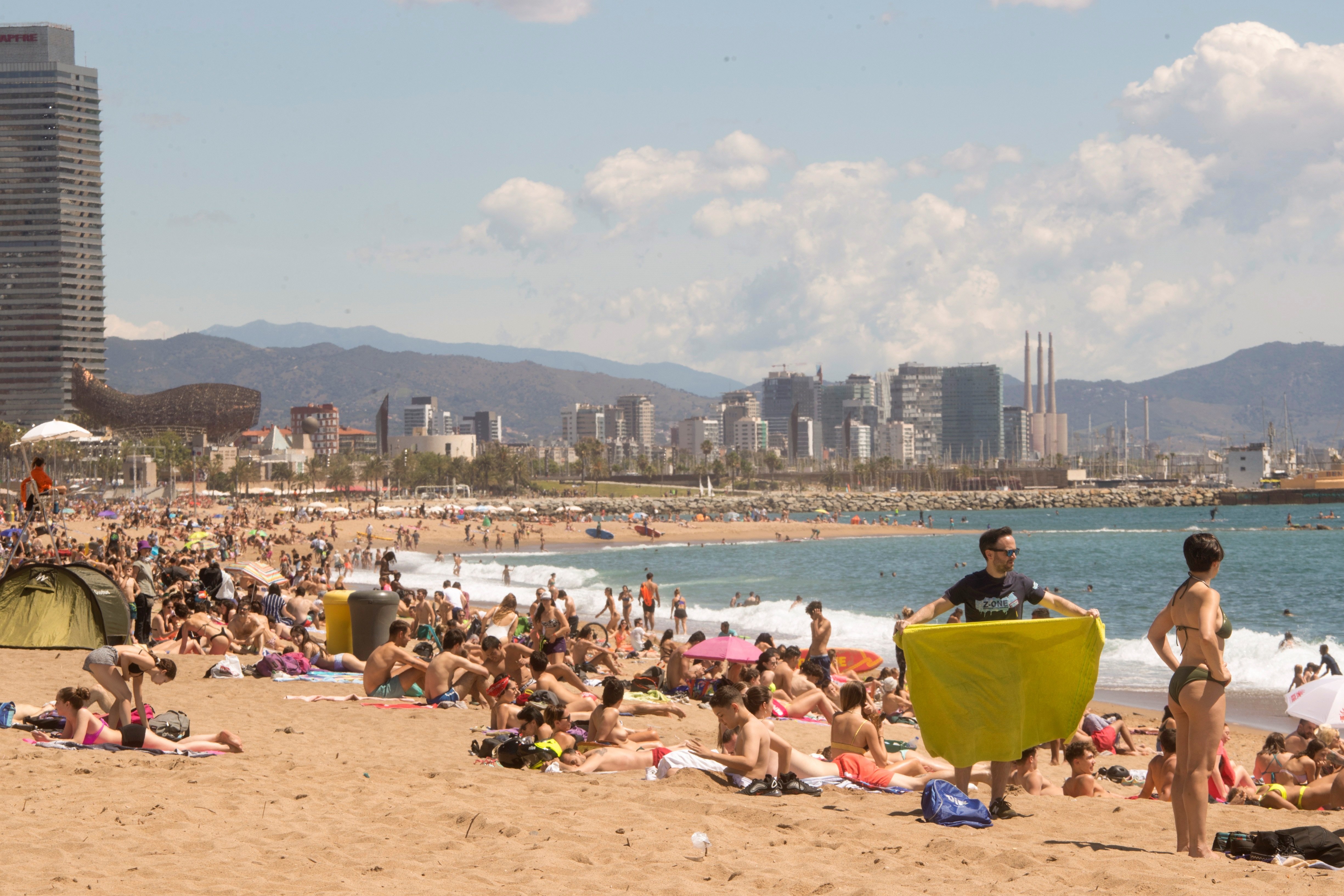 Torra lamenta la alta ocupación de las playas de Barcelona: "Solidaridad y civismo"