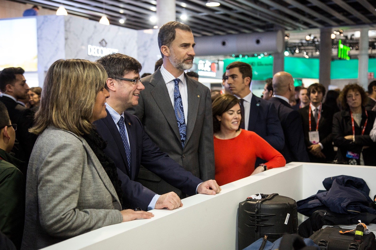 Puigdemont insta Soraya a col·laborar com demana el Rei