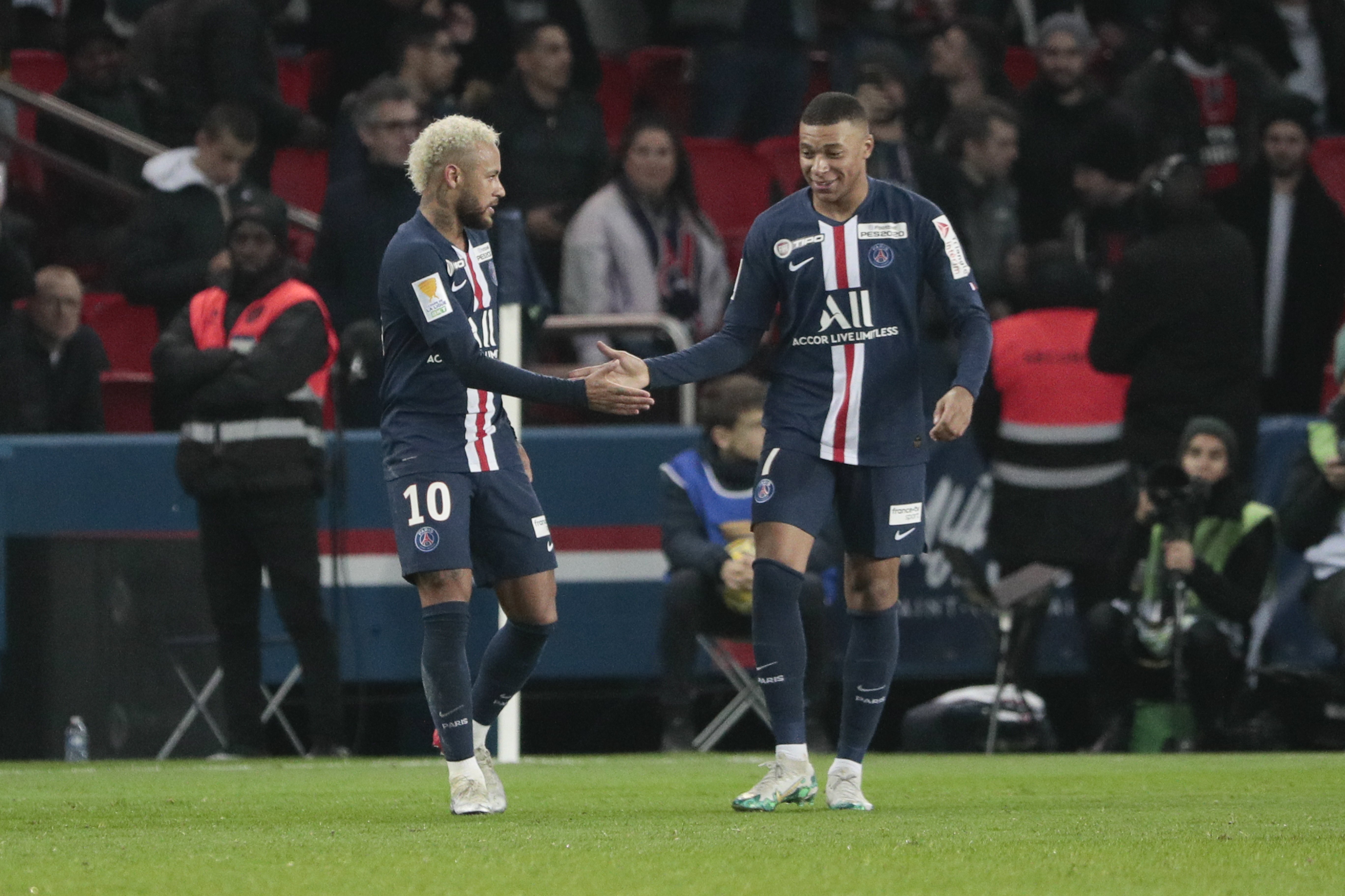 El PSG vol retenir Neymar i Mbappé