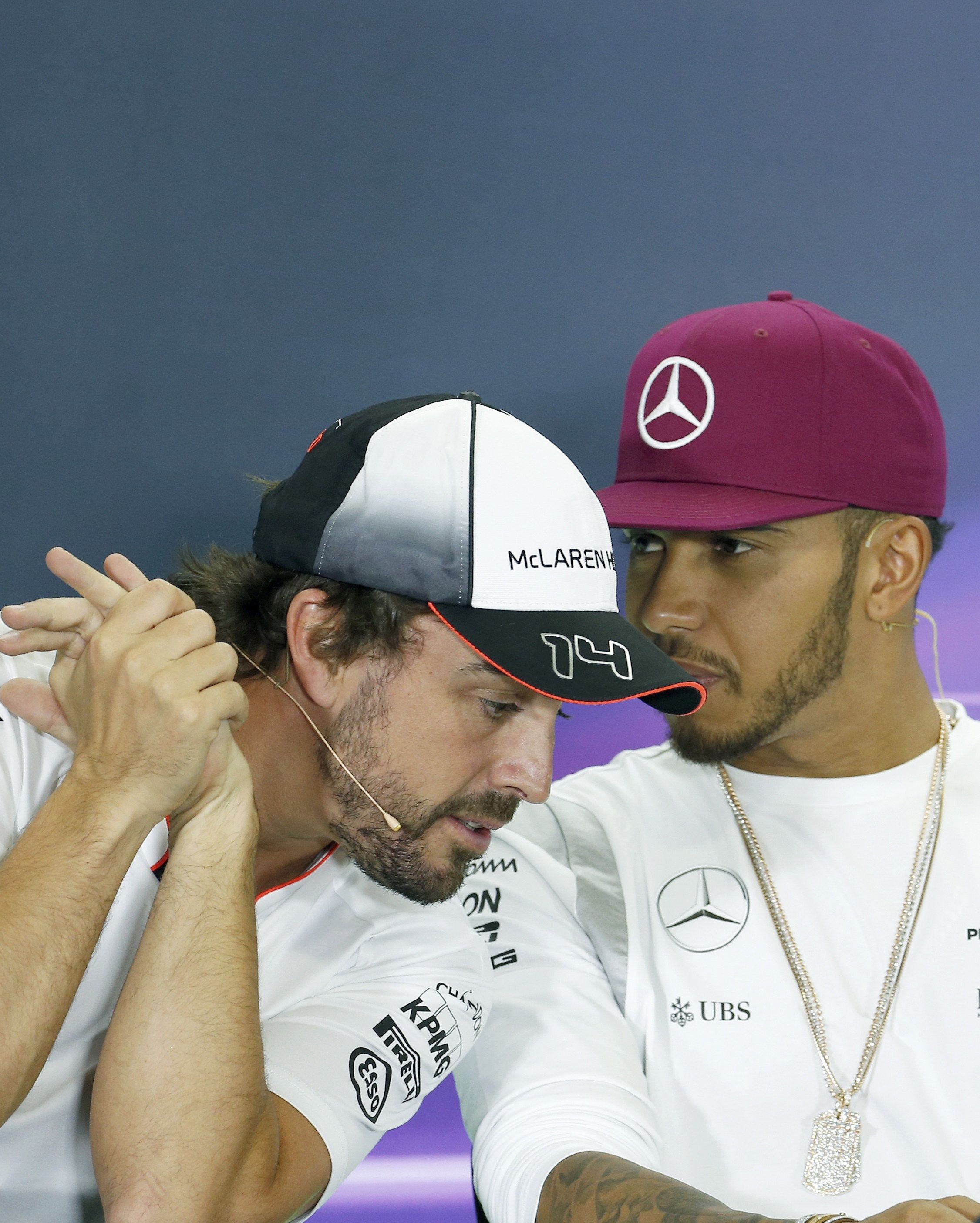 Pole per a Hamilton i Alonso millora