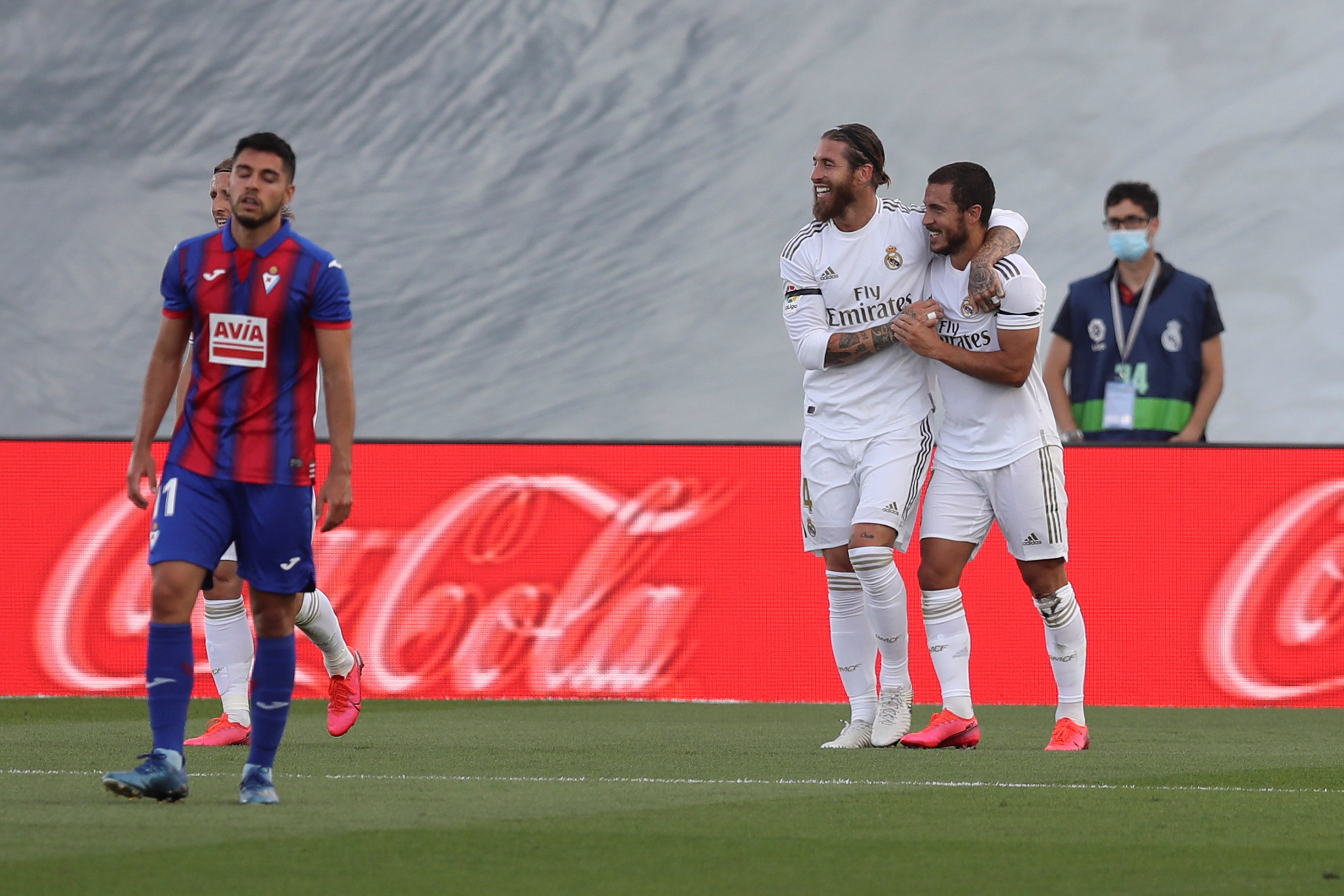 El Madrid no falla contra l'Eibar i segueix l'estela del Barça (3-1)