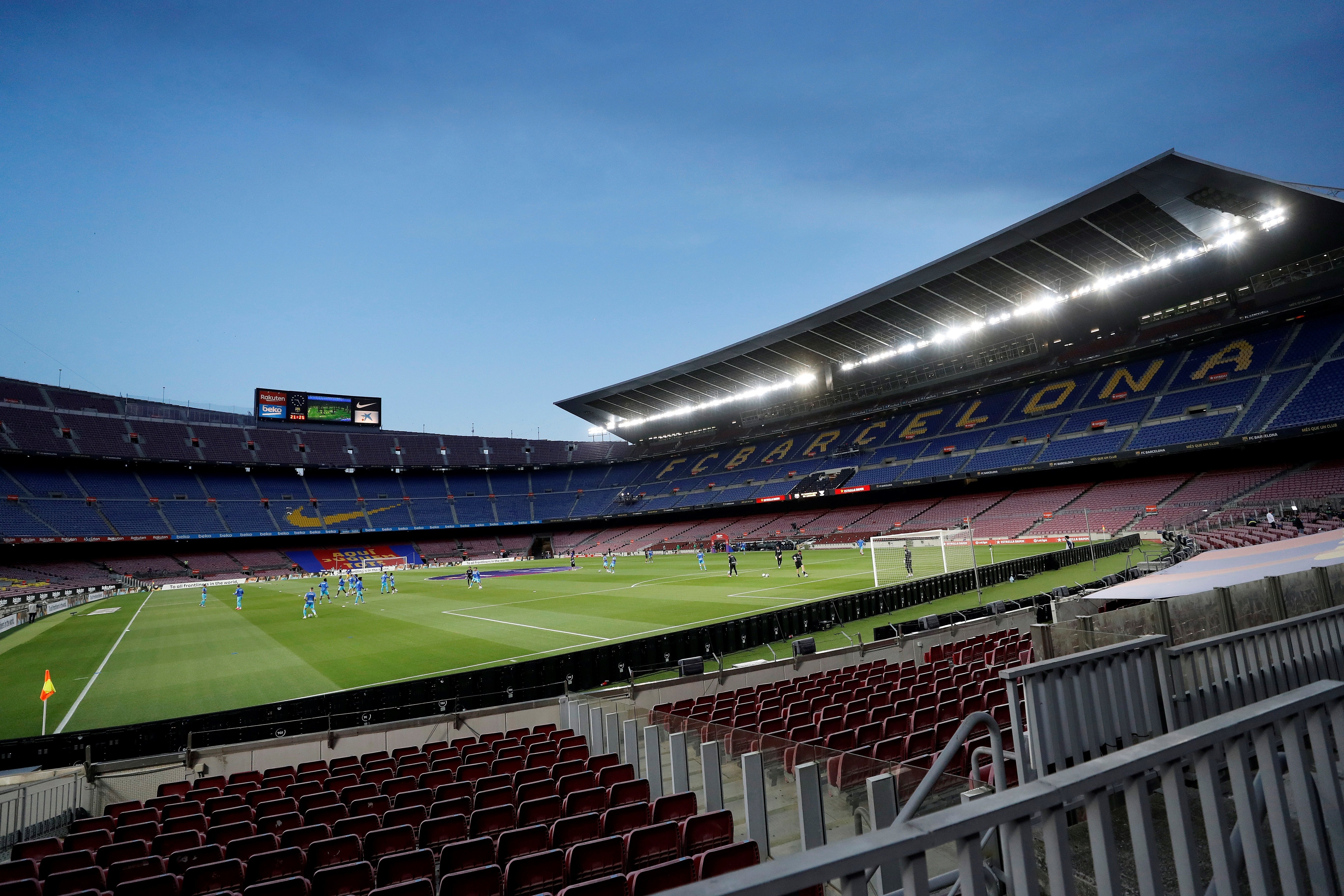 SORPRENDENTES IMÁGENES | El Camp Nou, vacío durante el Barça-Leganés