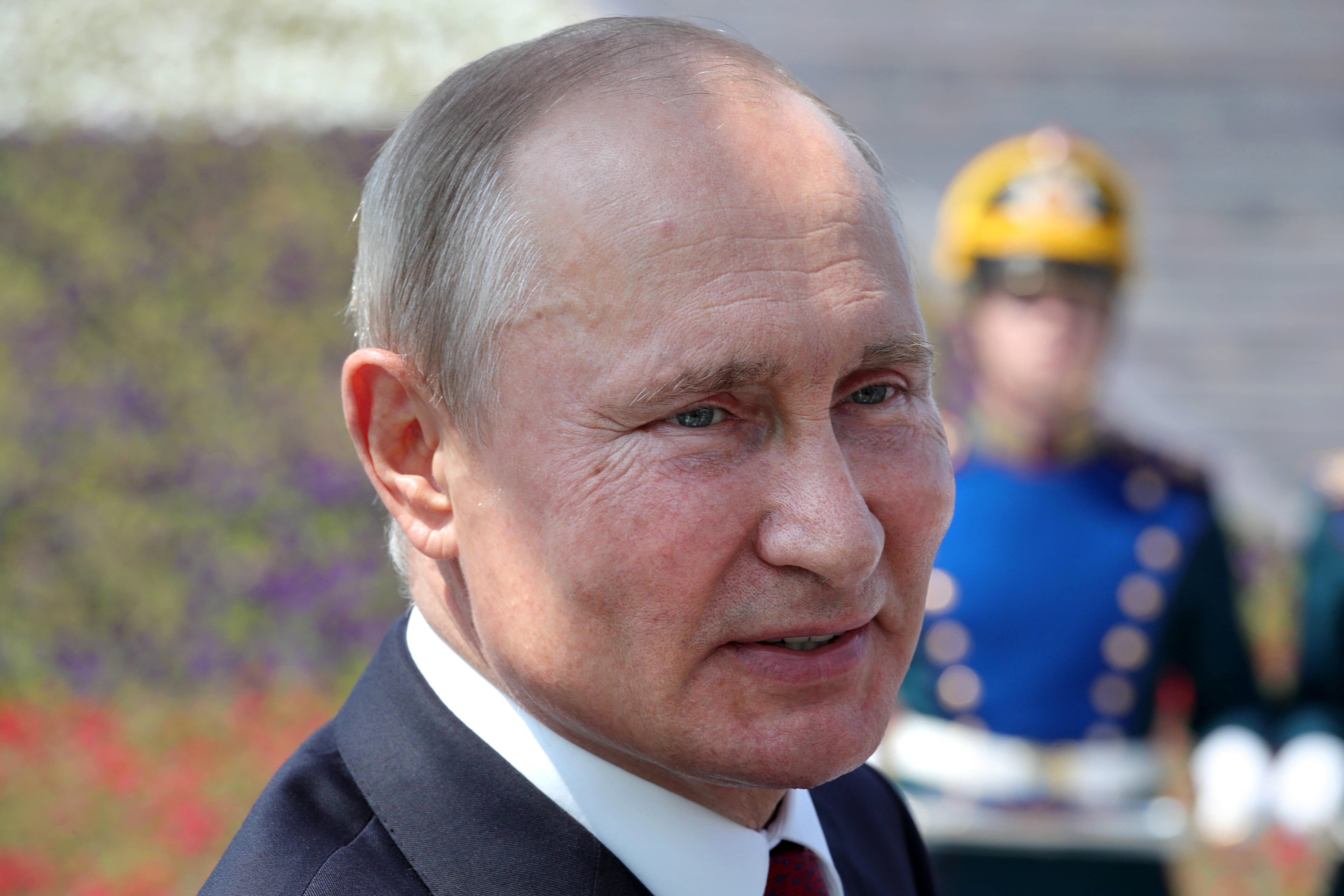 Vídeo | Quien se reúna con Putin tiene que pasar por un túnel de desinfección