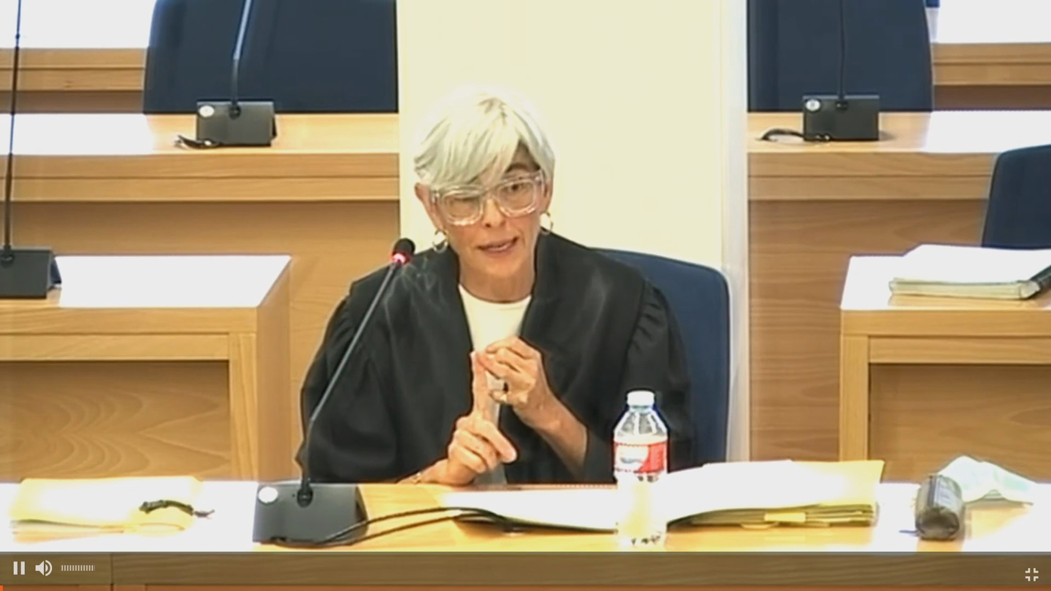 Tubau fa un escac i mat a De los Cobos i desqualifica el seu dispositiu de l'1-O