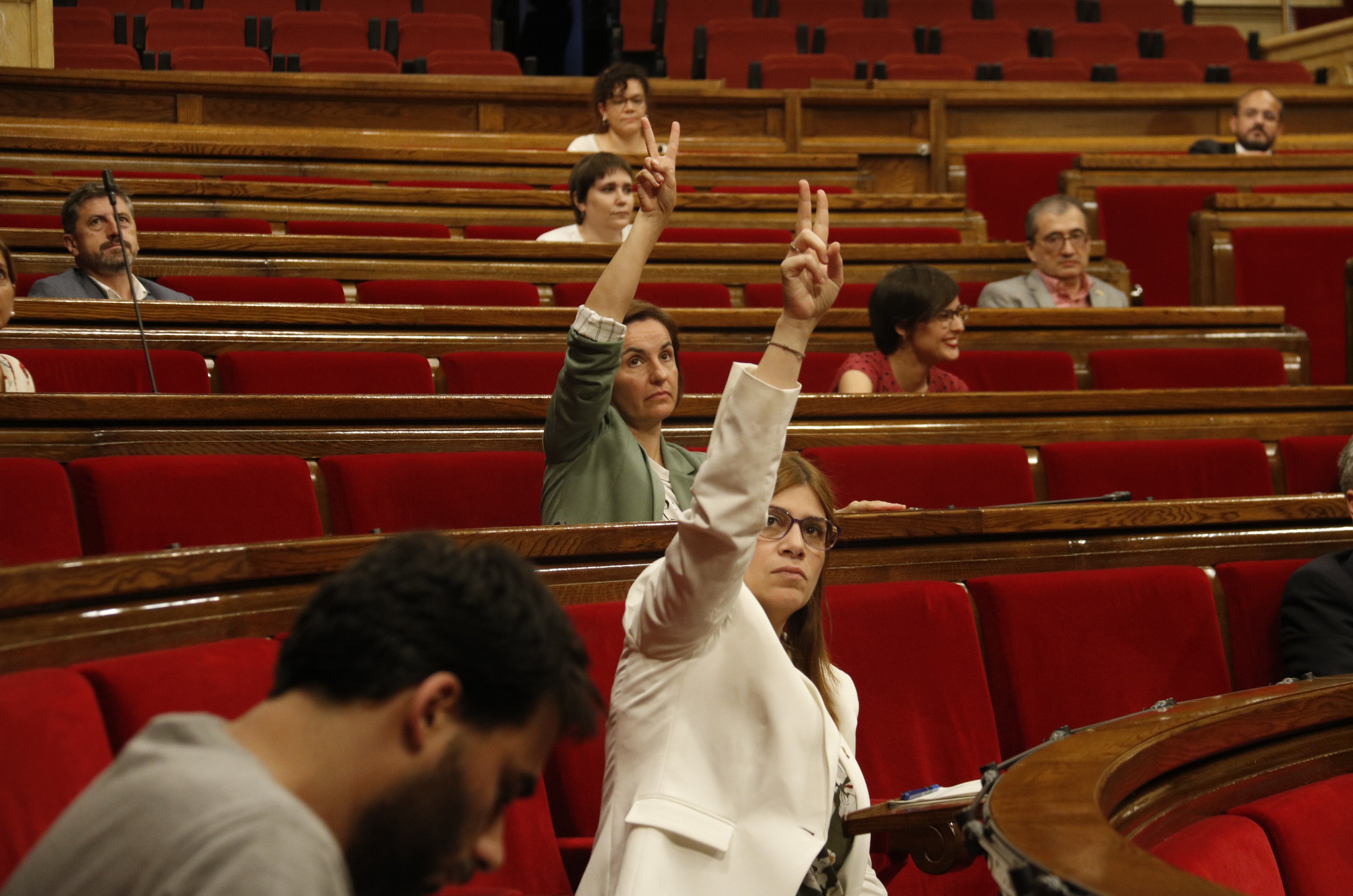 El Parlament reclama a Sánchez que devuelva la "deuda histórica" en dependencia