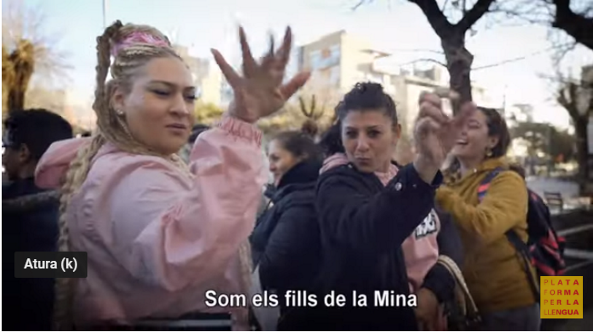 Los 'fills de la Mina' se reivindican en catalán
