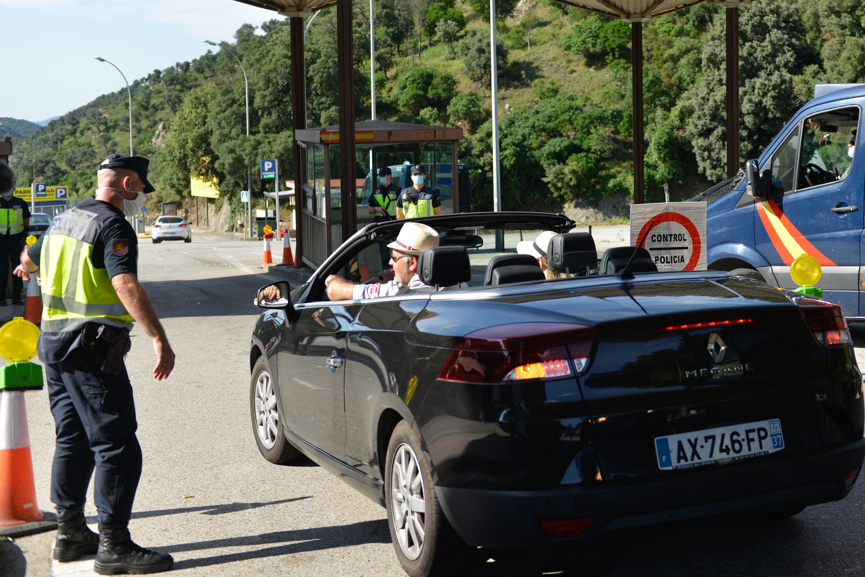 Aquests són els requisits per creuar la frontera espanyola des de França