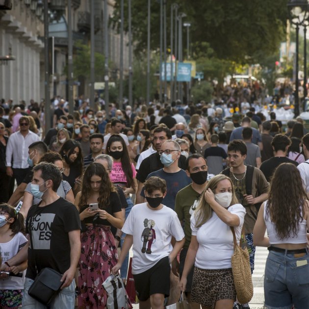 La mascareta, obligatòria a l'aire lliure i en espais oberts al públic