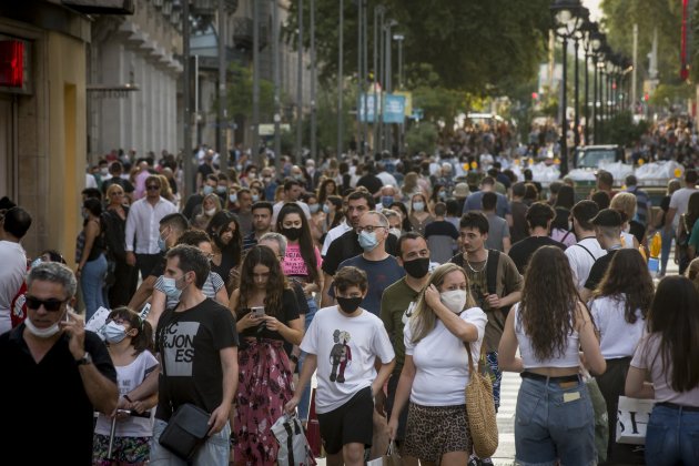 MASCARILLA BARCELONA gente turismo paseo centro coronavirus - Europa PresS