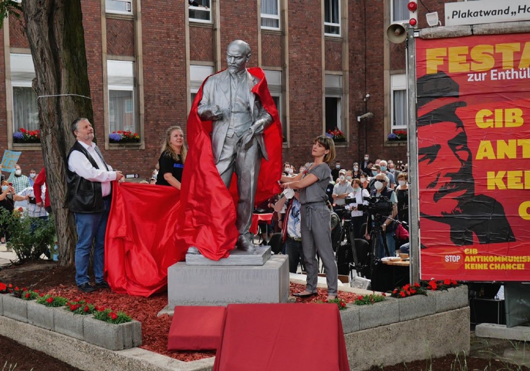 Erigen una polémica estatua de Lenin en Alemania