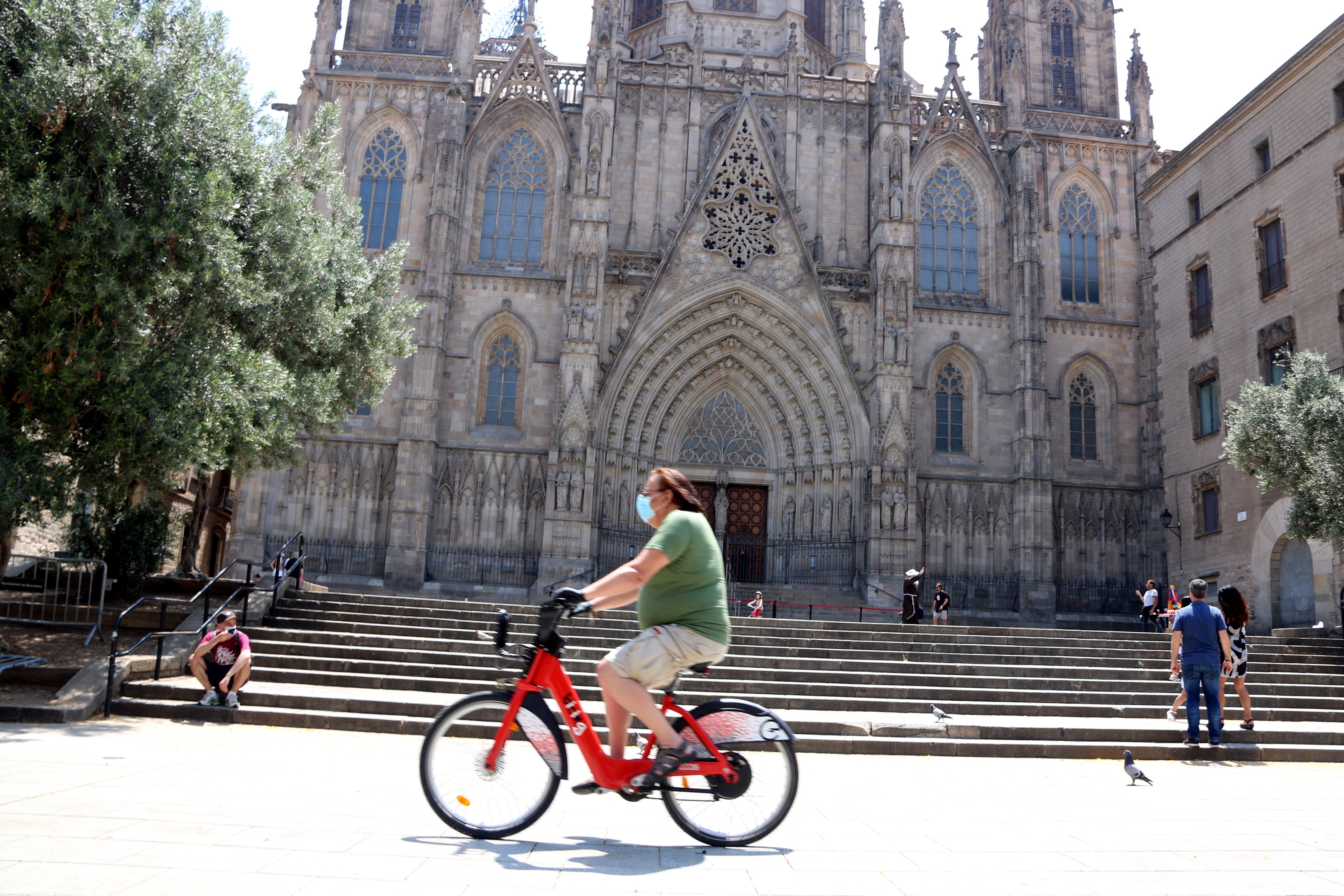 Ni rastro de turistas extranjeros todavía en el centro de Barcelona