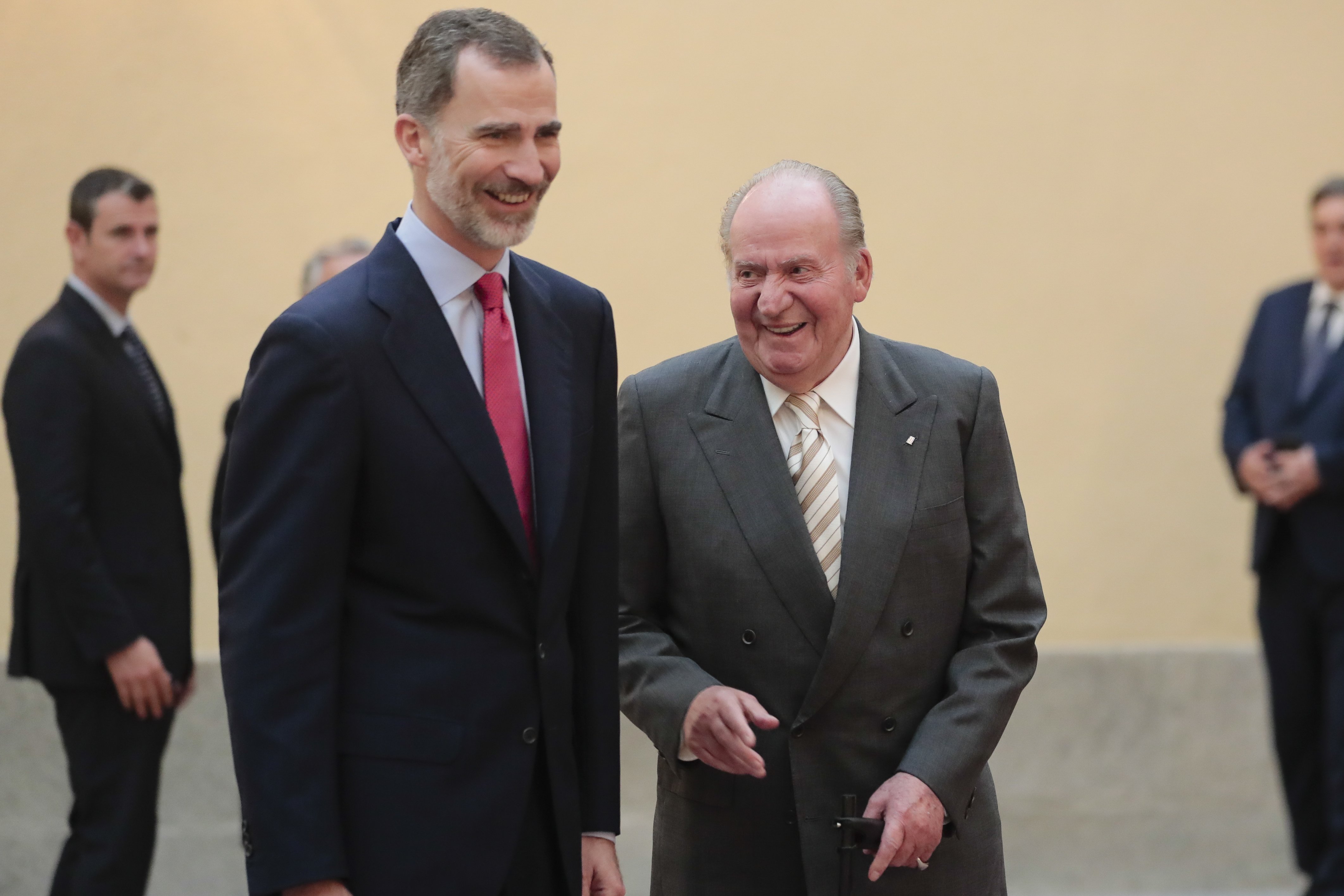 Juan Carlos I vuelve a Abu Dhabi después de 11 horas en la Zarzuela con Felipe VI