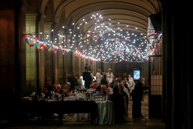 Imatge d'un sopar de revetlla de Sant Joan / Foto: EFE Imatge d'un sopar de revetlla de Sant Joan / Foto: EFE