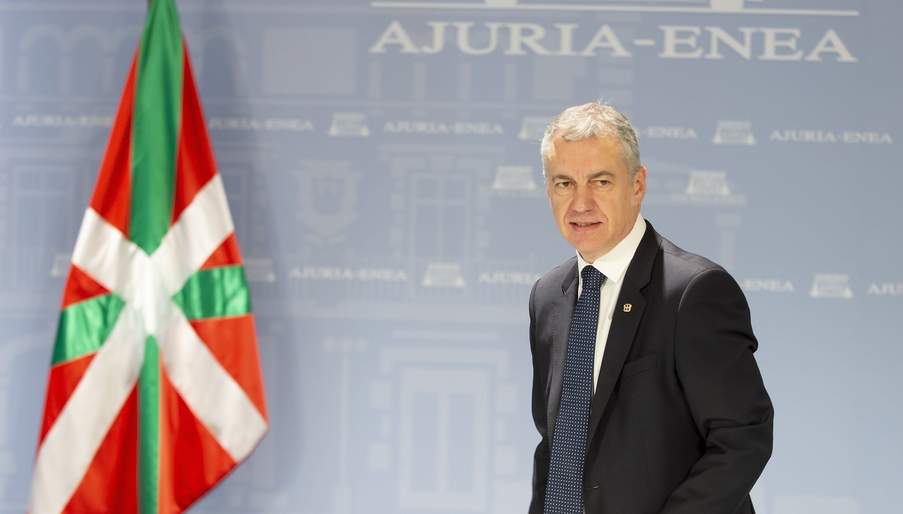 Euskadi y Galicia votan continuidad