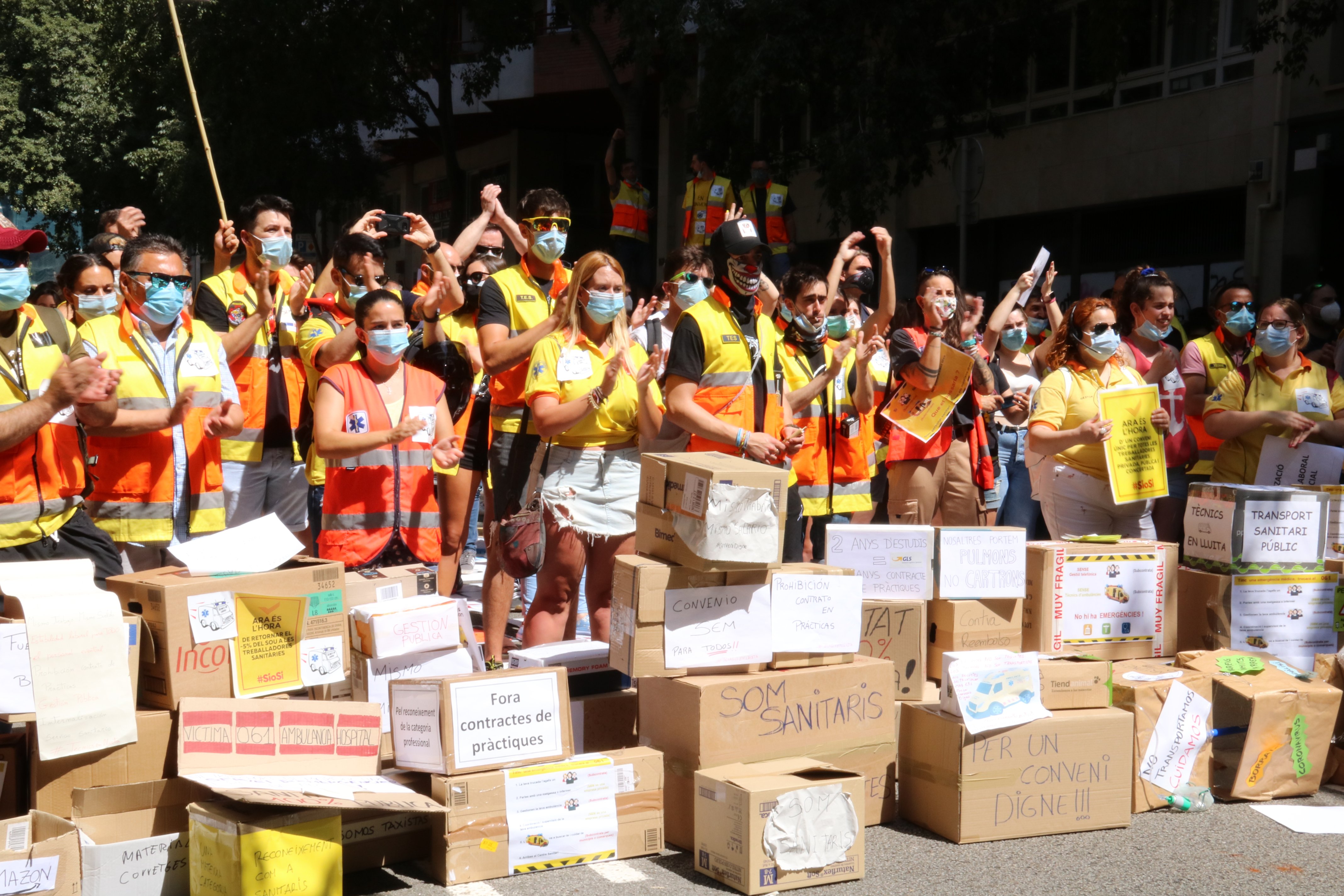 Barcelona, tallada per manifestacions: xofers, sanitaris, riders i firaires