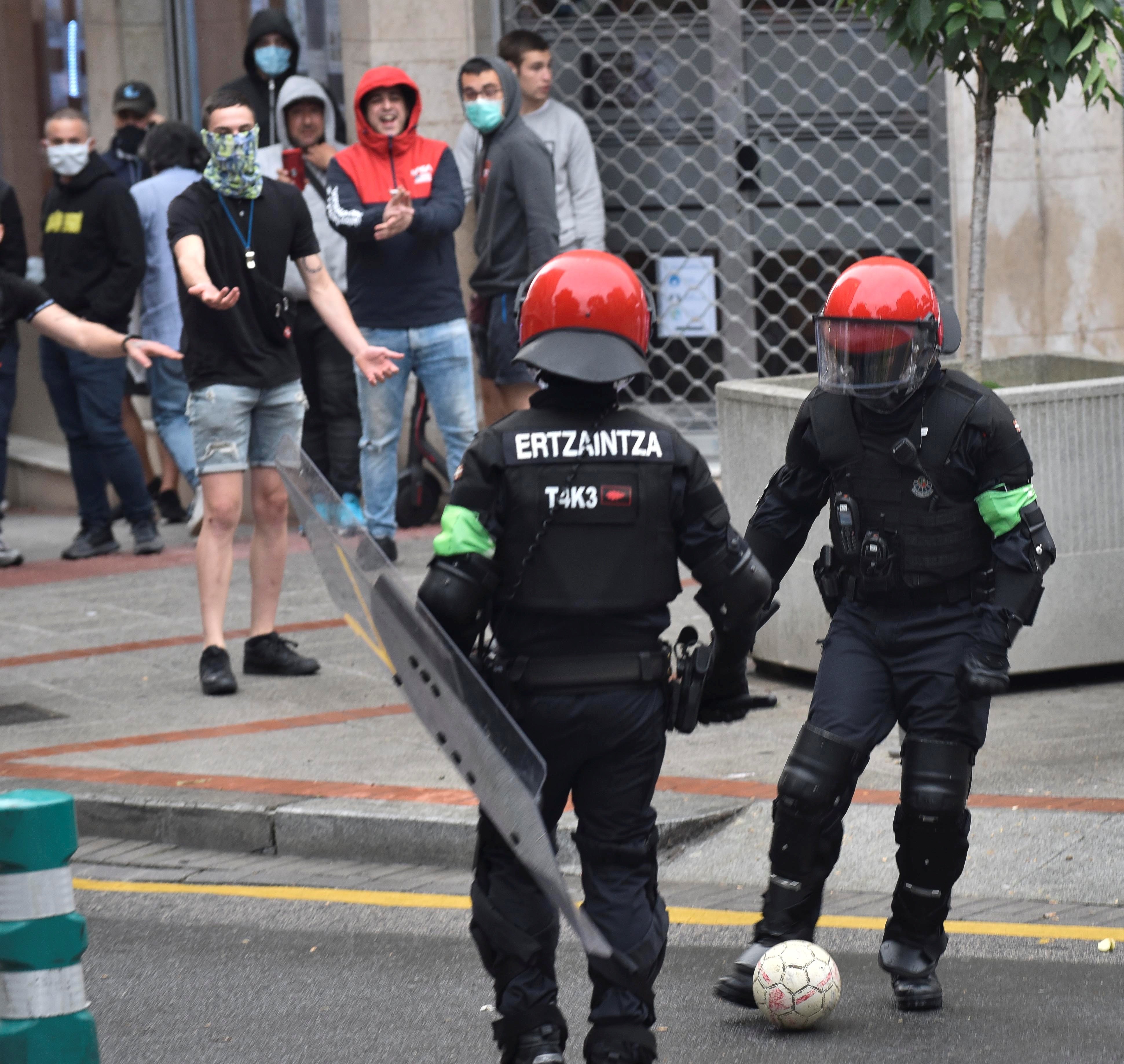 L'Ertzaintza obre diligències per identificar els manifestants contra Vox