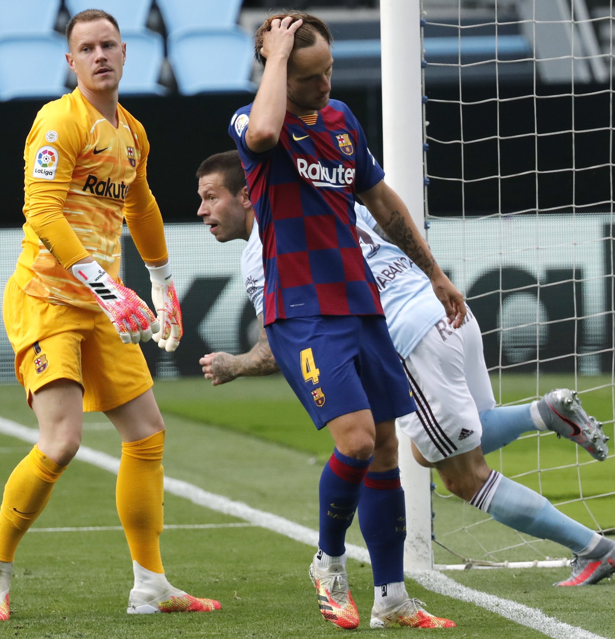 Portades que parlen de decepció i presagien el final del Barça