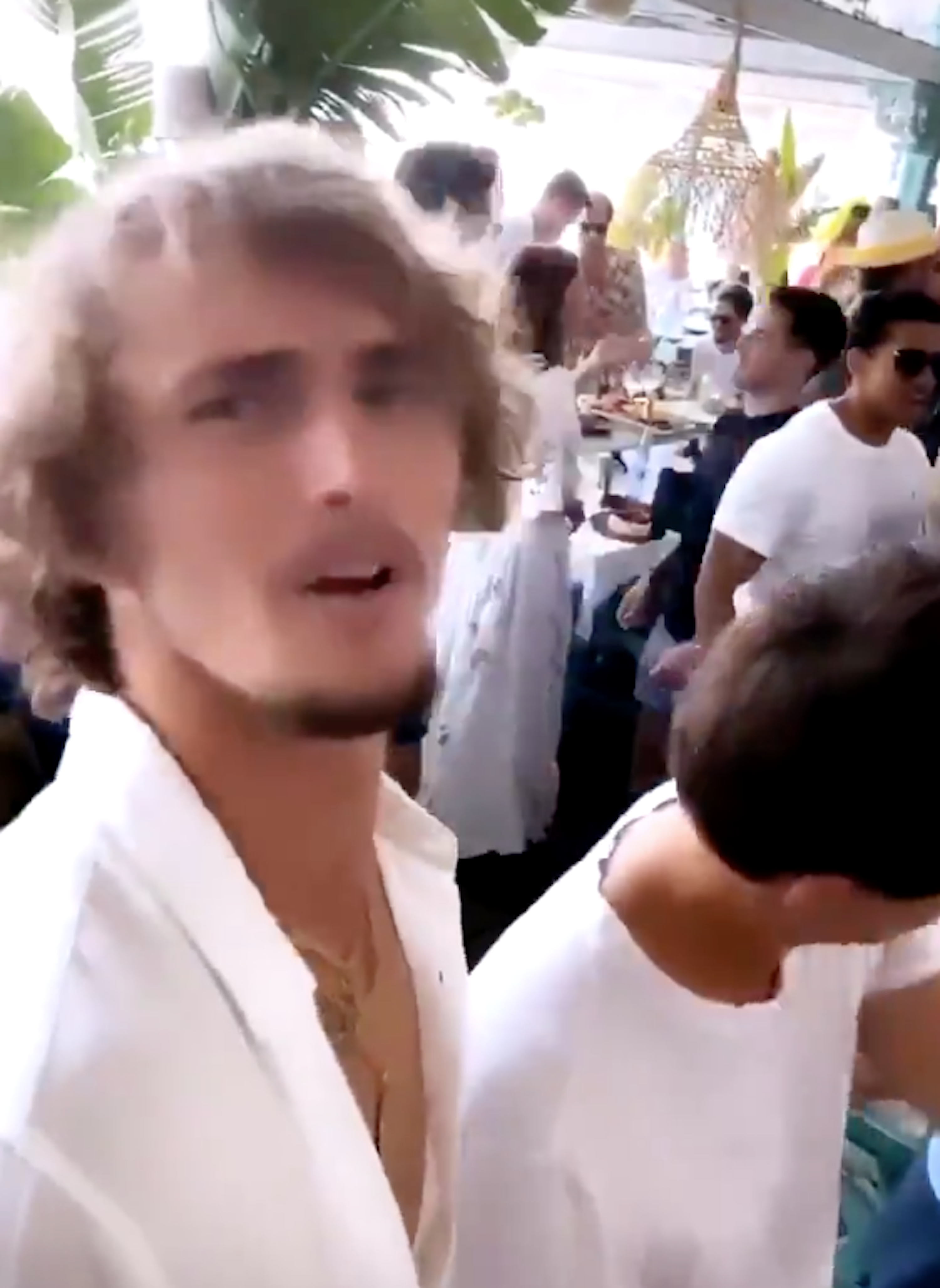 VÍDEO | Zverev es contradiu i va a una festa que indigna Kyrgios