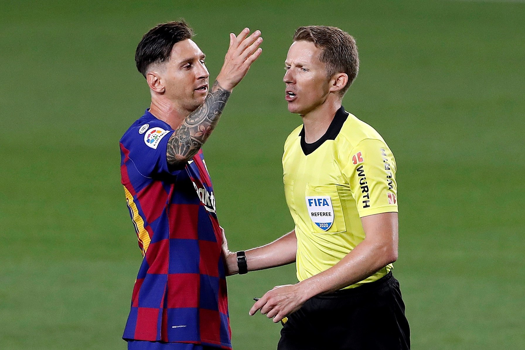 El Atlético de Madrid aleja todavía más al Barça del título de Liga (2-2)