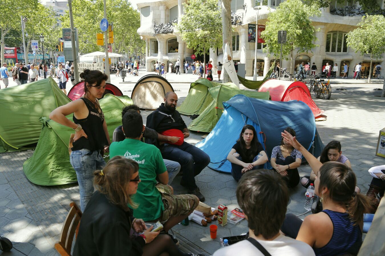 Acampan ante la representación europea en Barcelona por los derechos de los refugiados