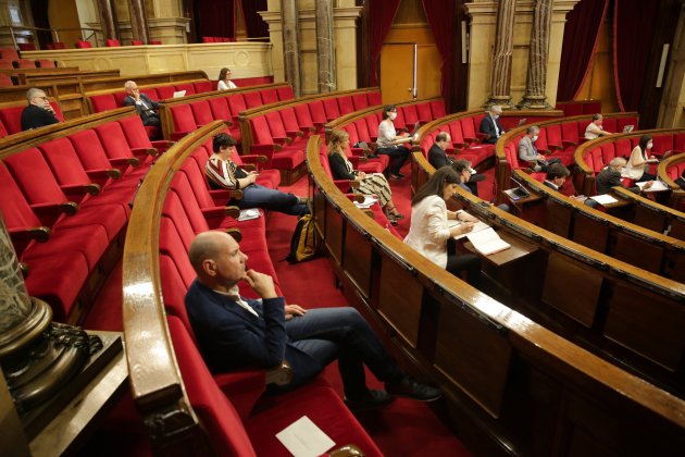distancia de seguretat diputats hemicicle Ple Covid-19 coronavirus parlament - Sergi Alcàzar