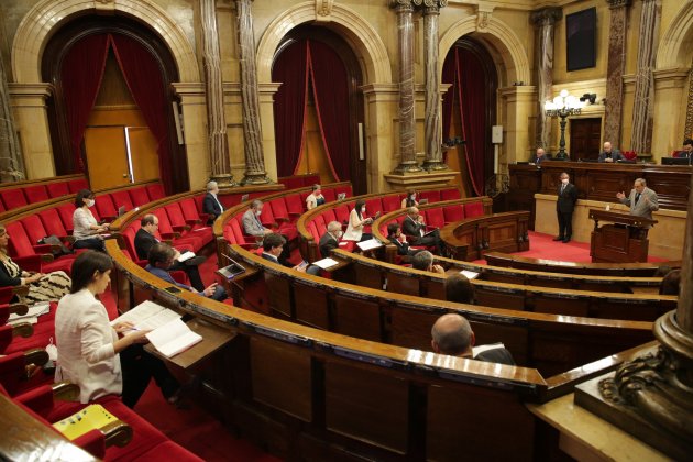 Oposició distancia de seguretat diputats hemicicle Ple Covid-19 coronavirus parlament - Sergi Alcàzar