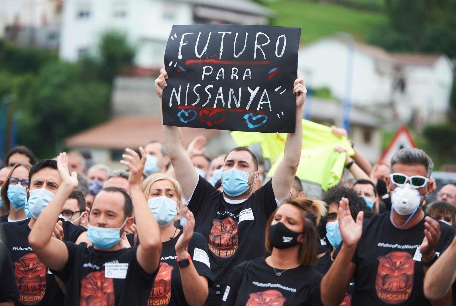 Centenares de trabajadores de Nissan trasladan las protestas a Cantabria